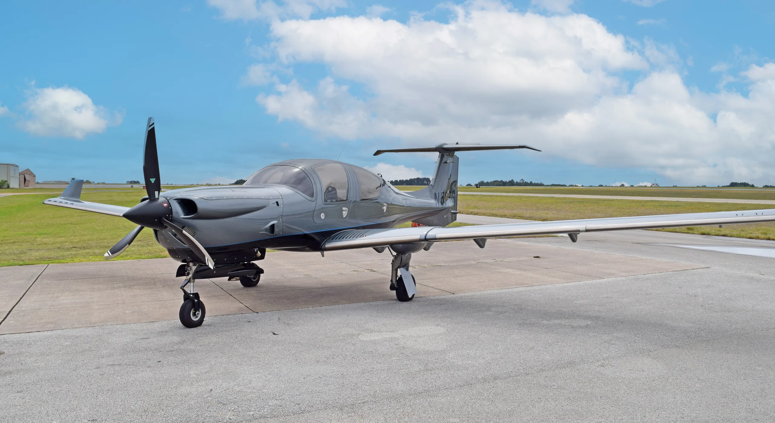 Exterior view of a 2025 Diamond DA50 RG, N59RG.