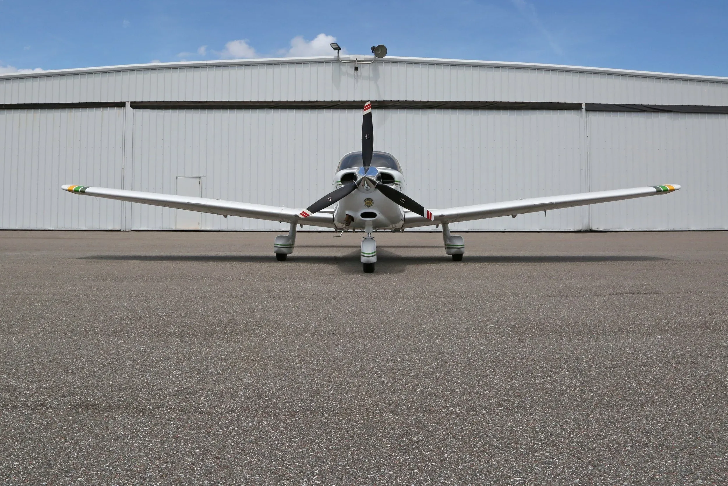 Exterior view of a 1979 Piper DAKOTA PA-28-236.
