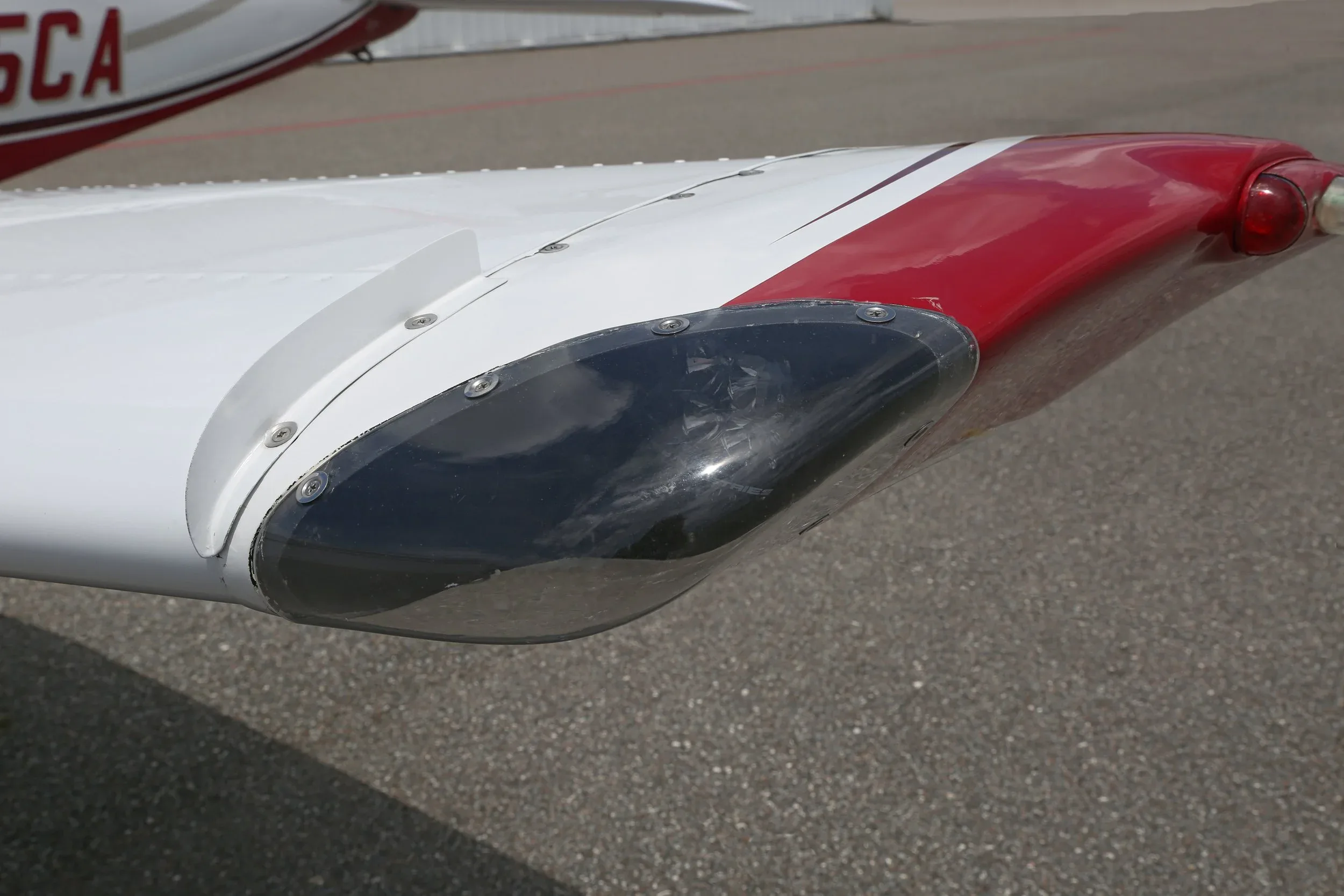 Engine detail of a 1996 Piper SARATOGA II HP.