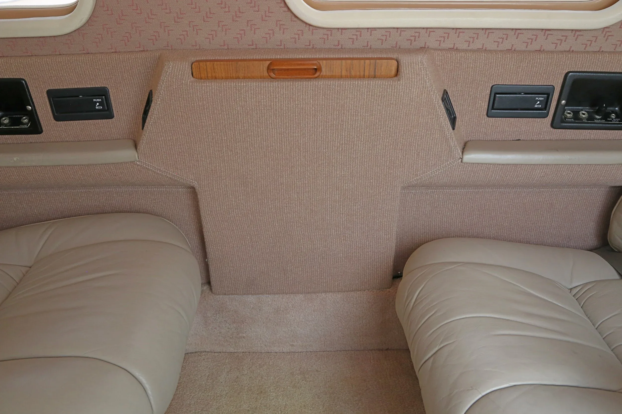 Cabin interior of a 1996 Piper SARATOGA II HP.