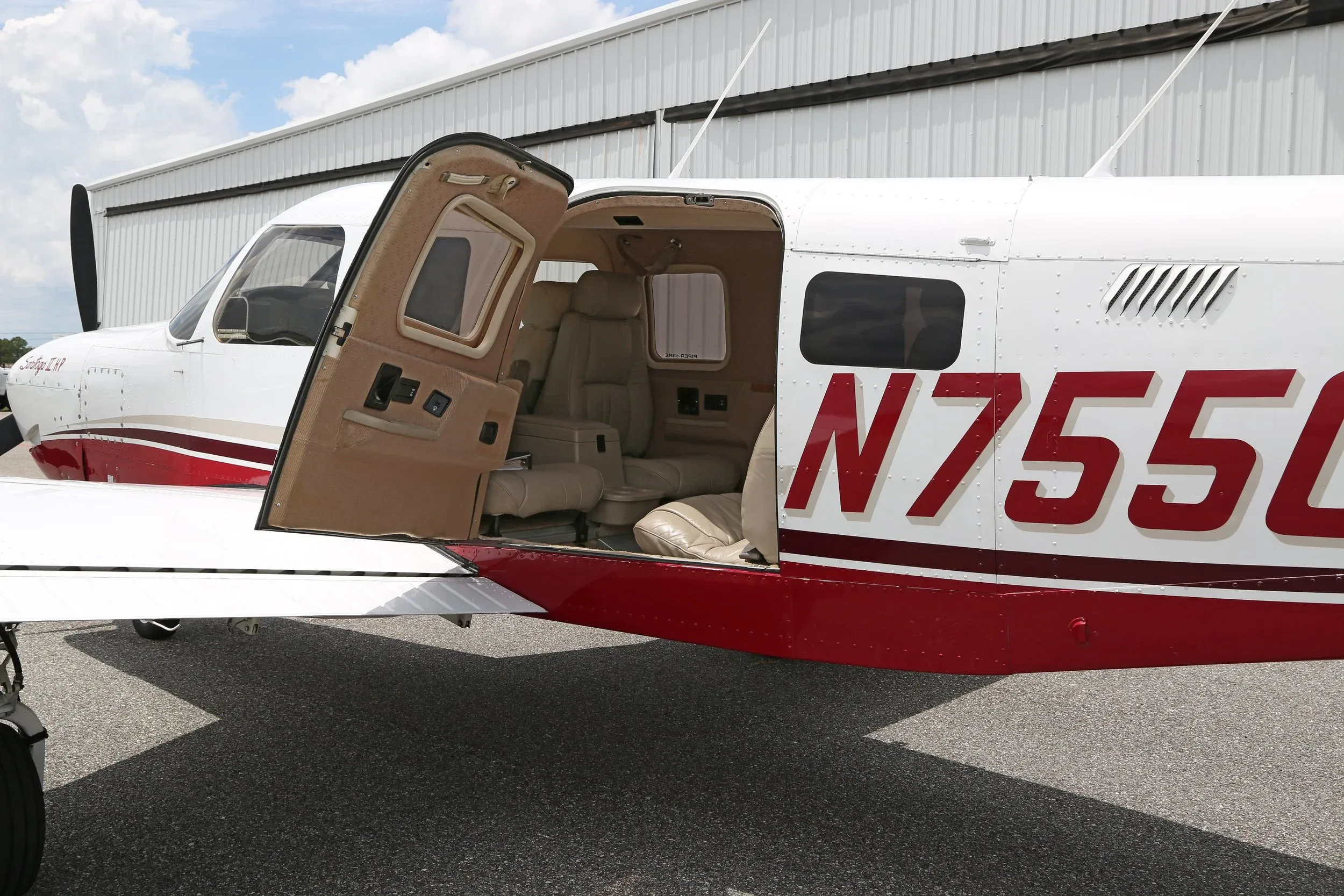 Exterior view of a 1996 Piper SARATOGA II HP.