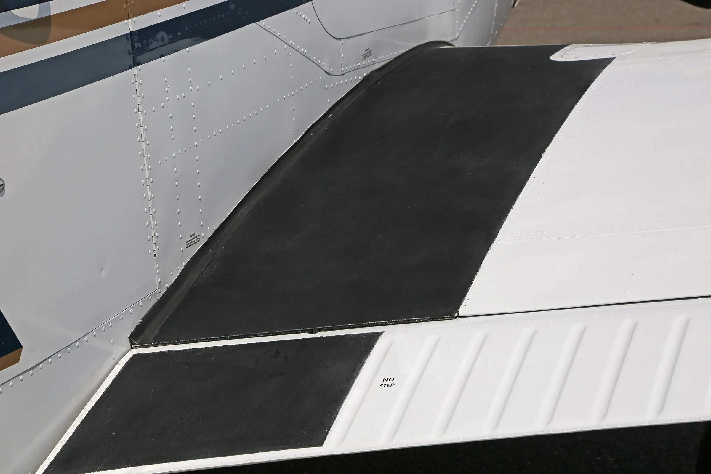 Exterior view of a 2000 Beechcraft Bonanza.