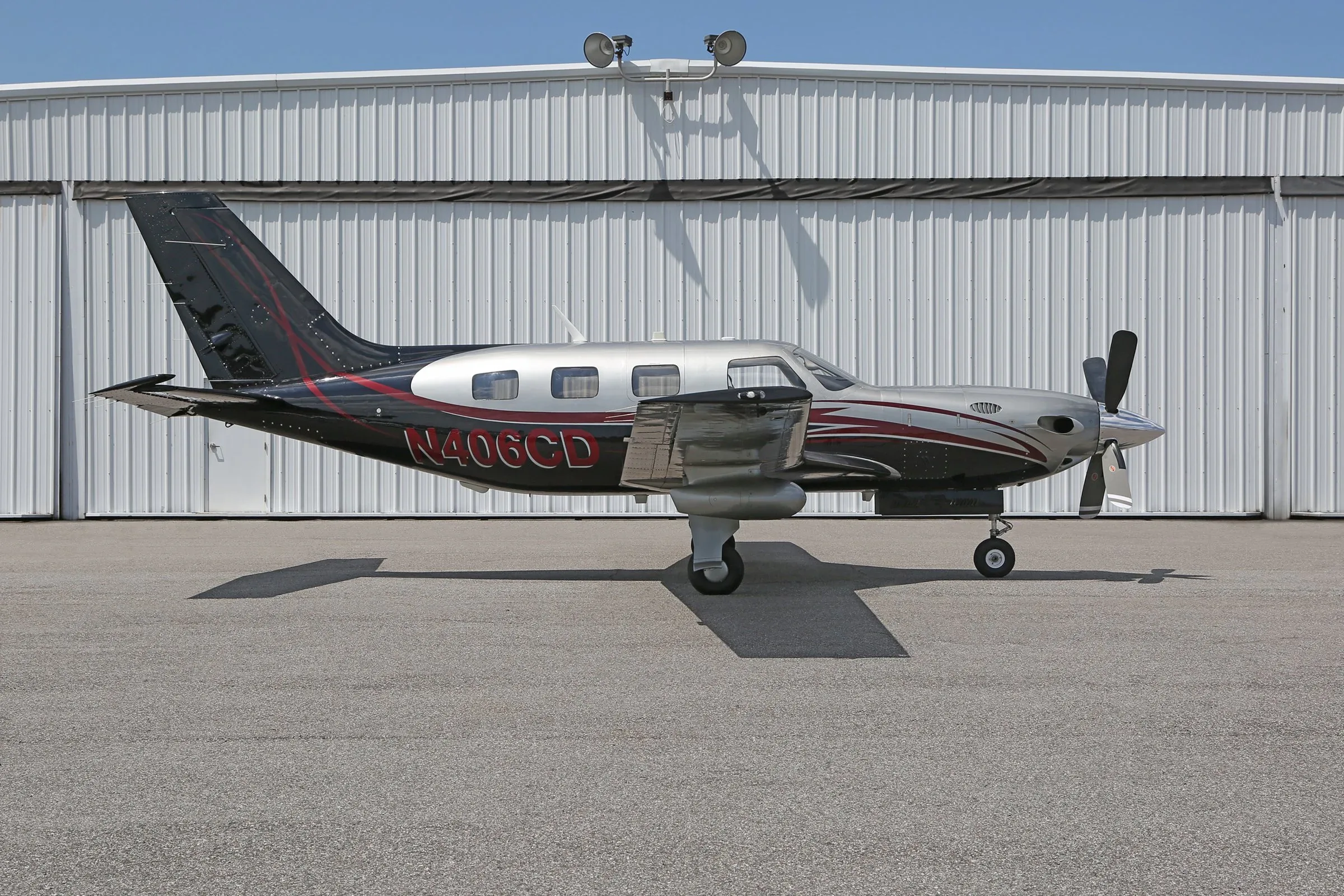 Exterior view of a 2001 Piper PA-46 500TP.