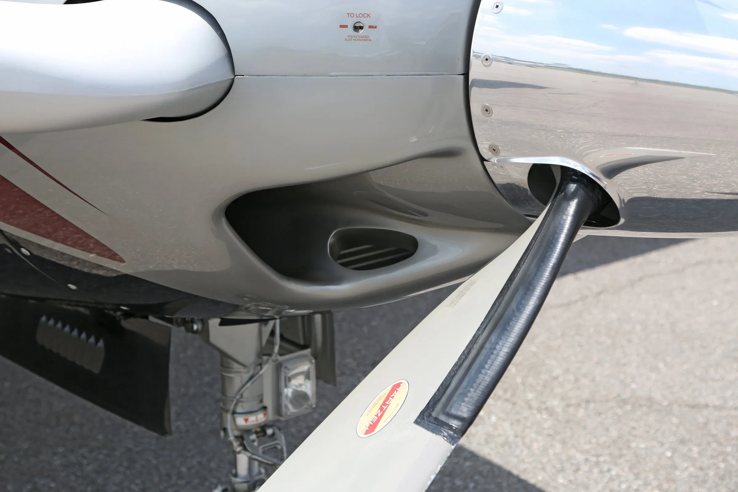 Engine detail of a 2001 Piper PA-46 500TP.
