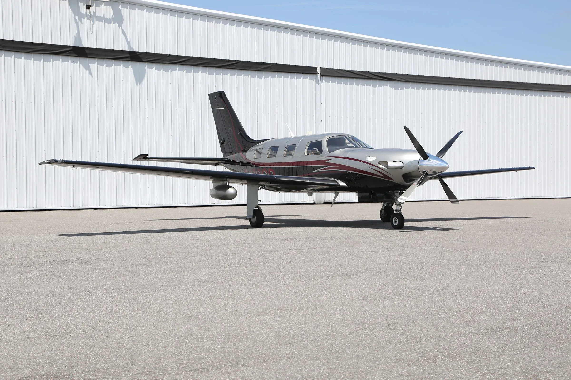 Exterior view of a 2001 Piper PA-46 500TP.
