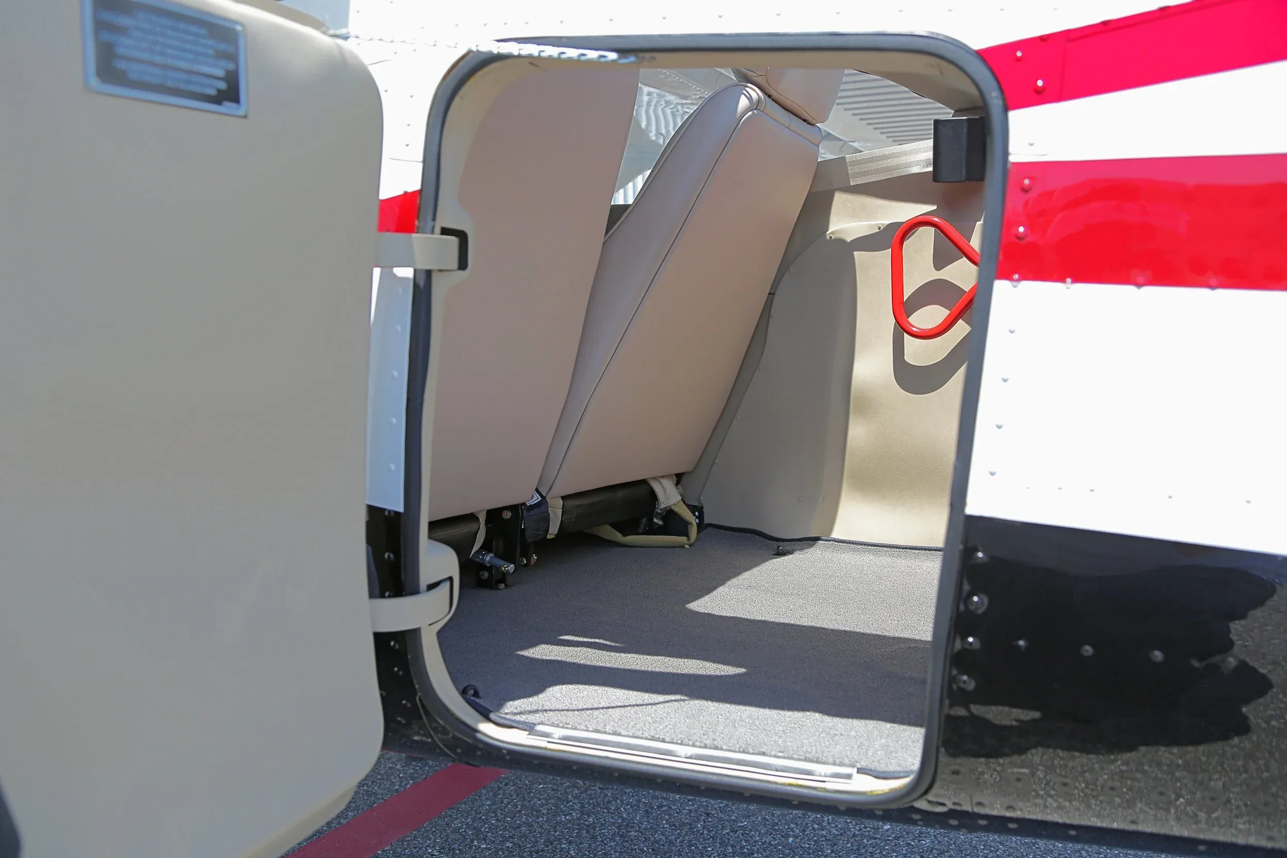 Cabin interior of a 2011 Cessna 182T Skylane Turbo.