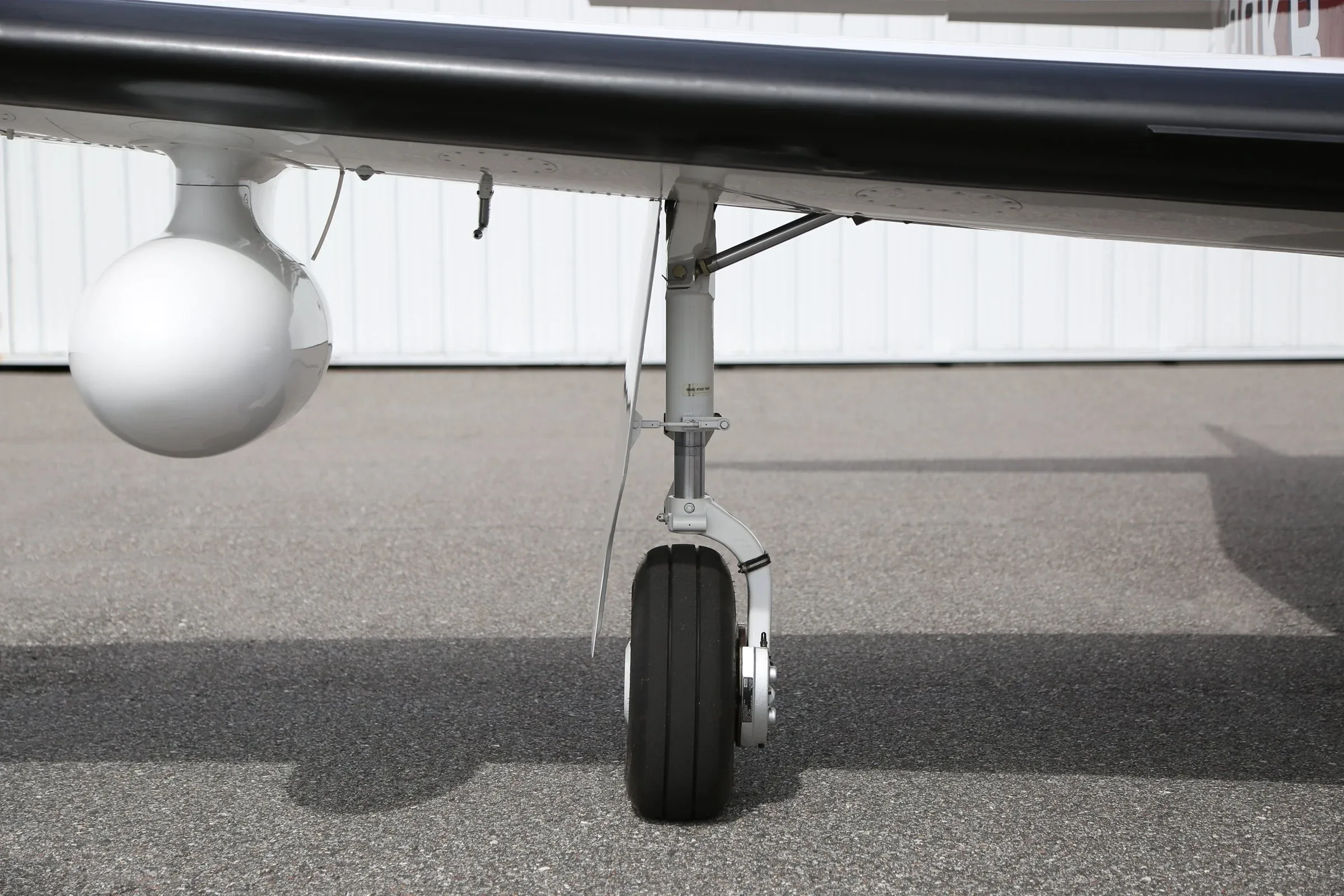 Exterior view of a 2014 Piper PA-46 350P MALIBU MIRAGE, N630KB.