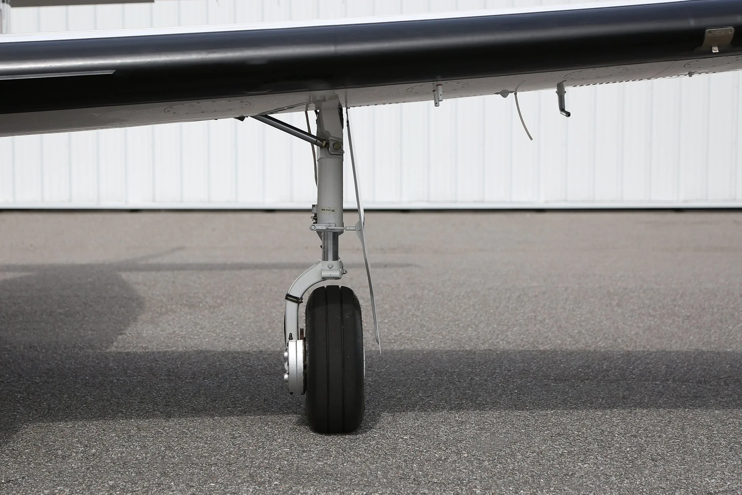 Exterior view of a 2014 Piper PA-46 350P MALIBU MIRAGE, N630KB.
