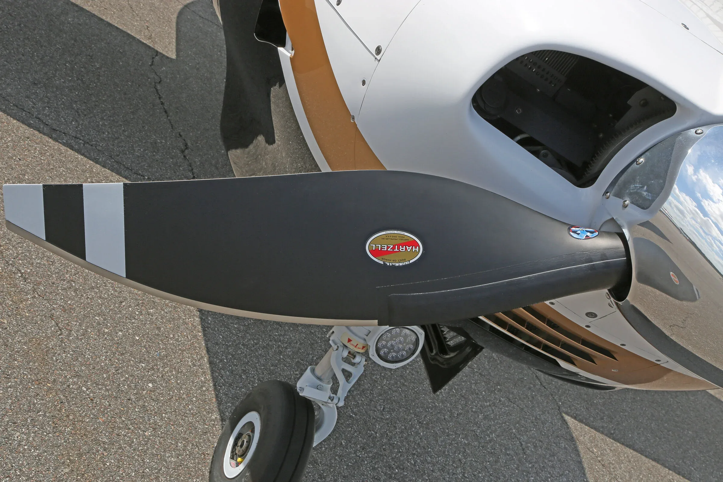 Exterior view of a 2014 Piper PA-46 350P MIRAGE.