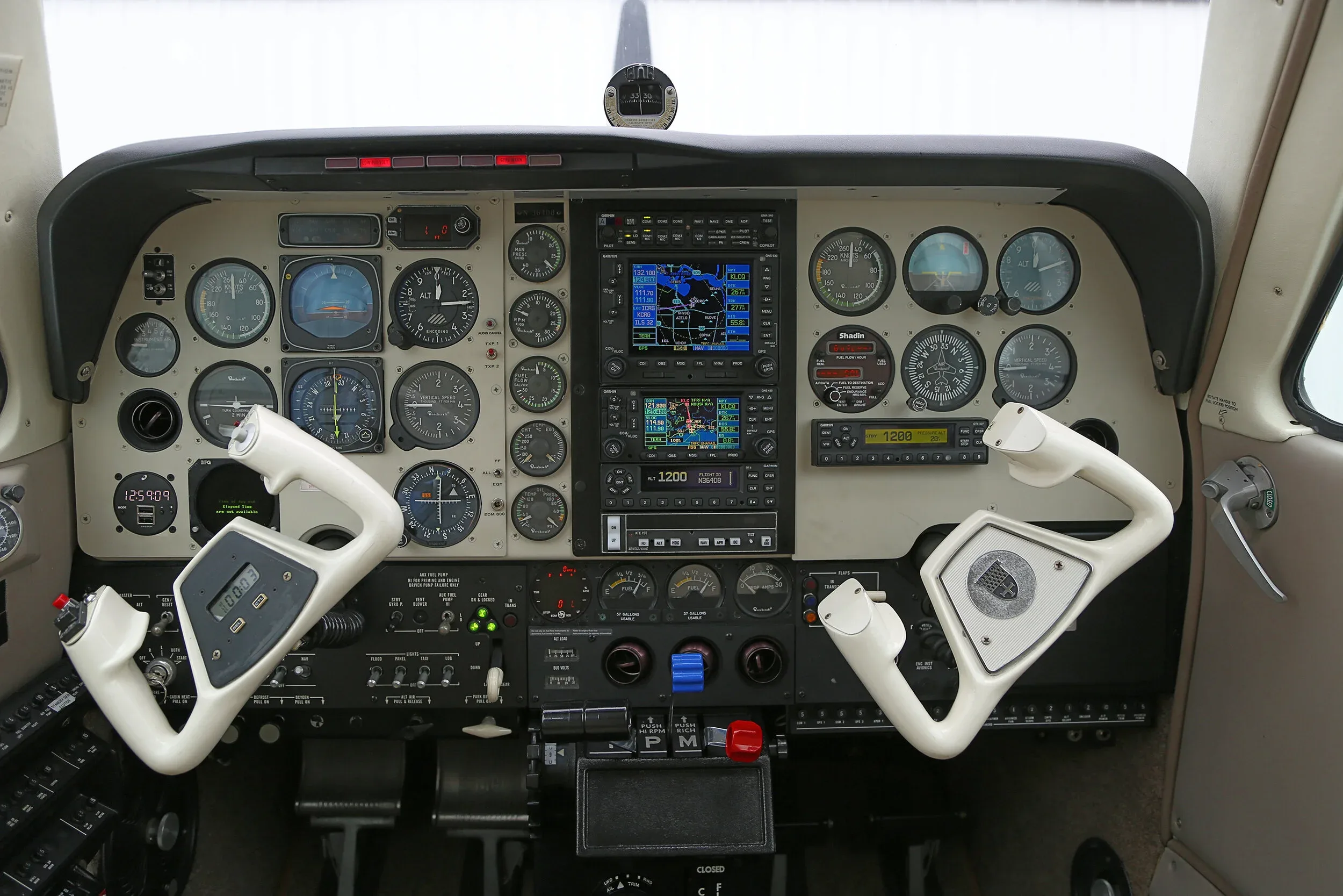 Cockpit and instrument panel of a 1995 Beechcraft Bonanza.