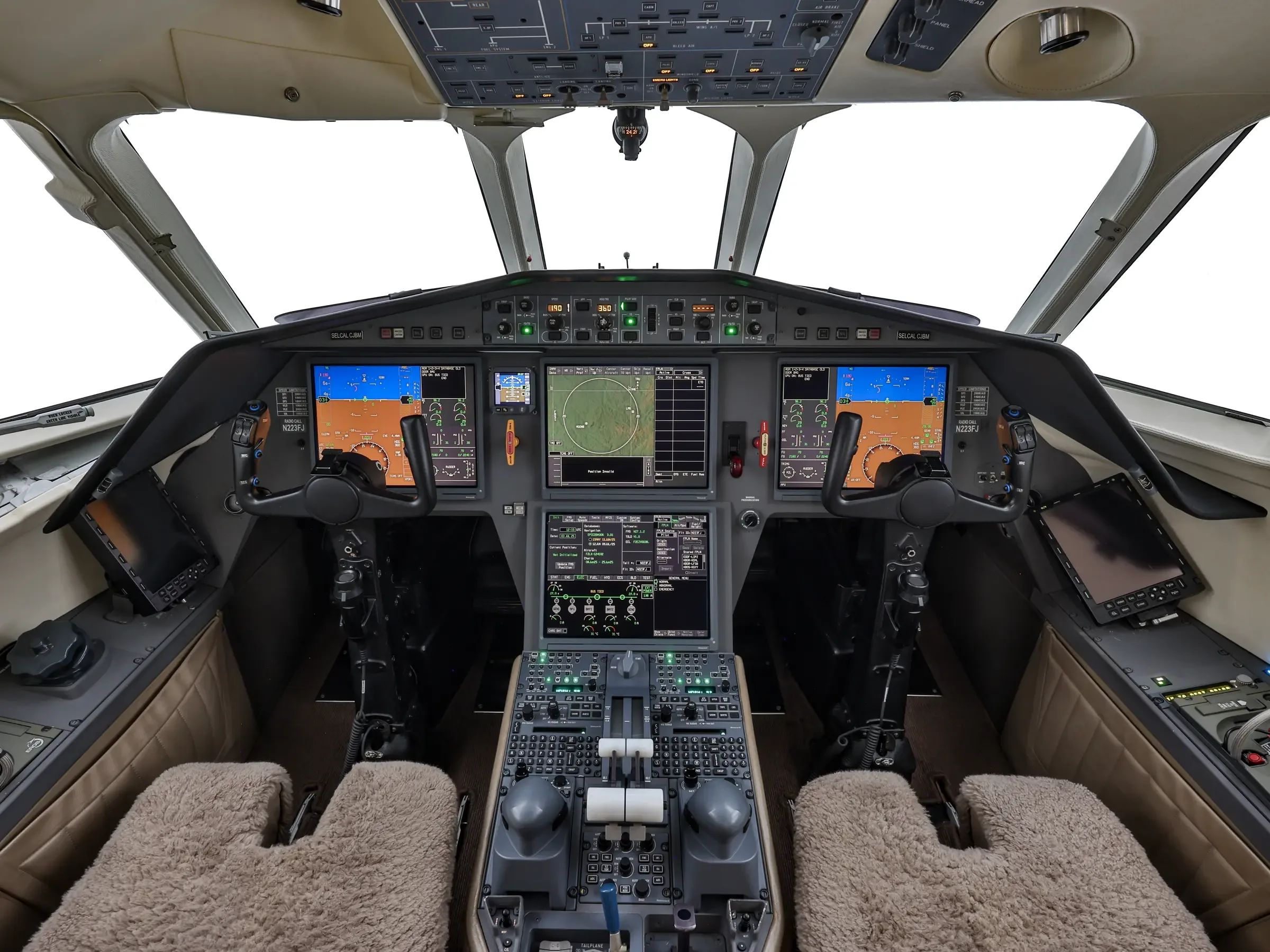 Cockpit and instrument panel of a 2014 Gulfstream G650.