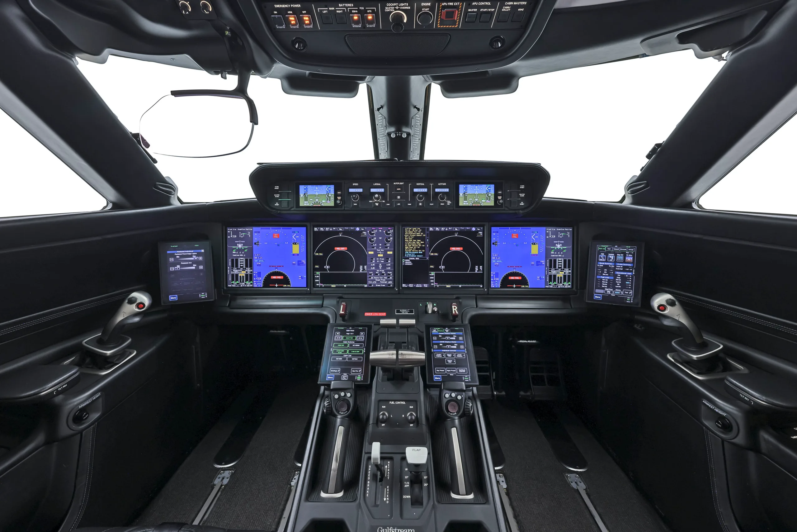 Cockpit and instrument panel of a 2020 Gulfstream G500.