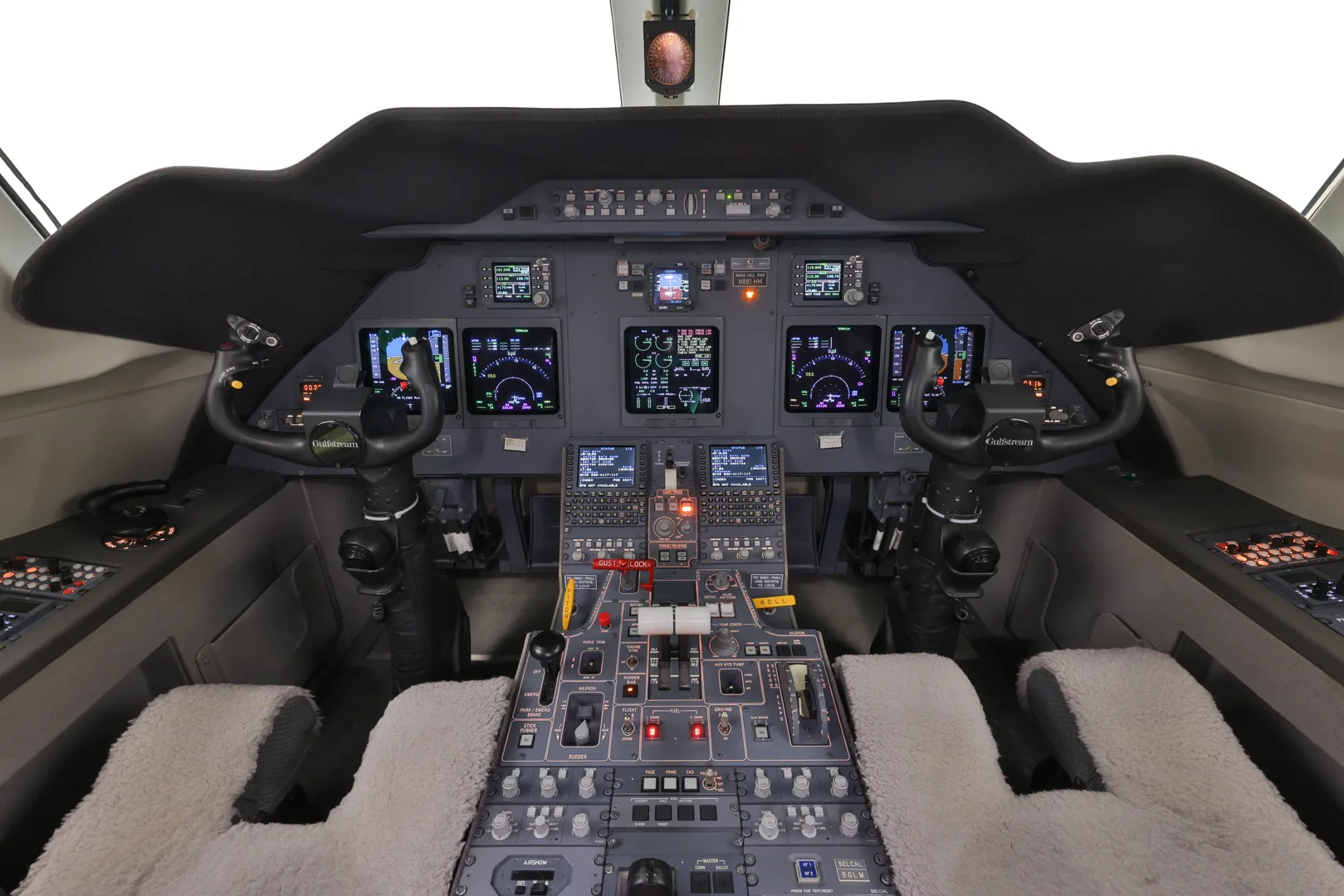Cockpit and instrument panel of a 2008 Gulfstream G200.