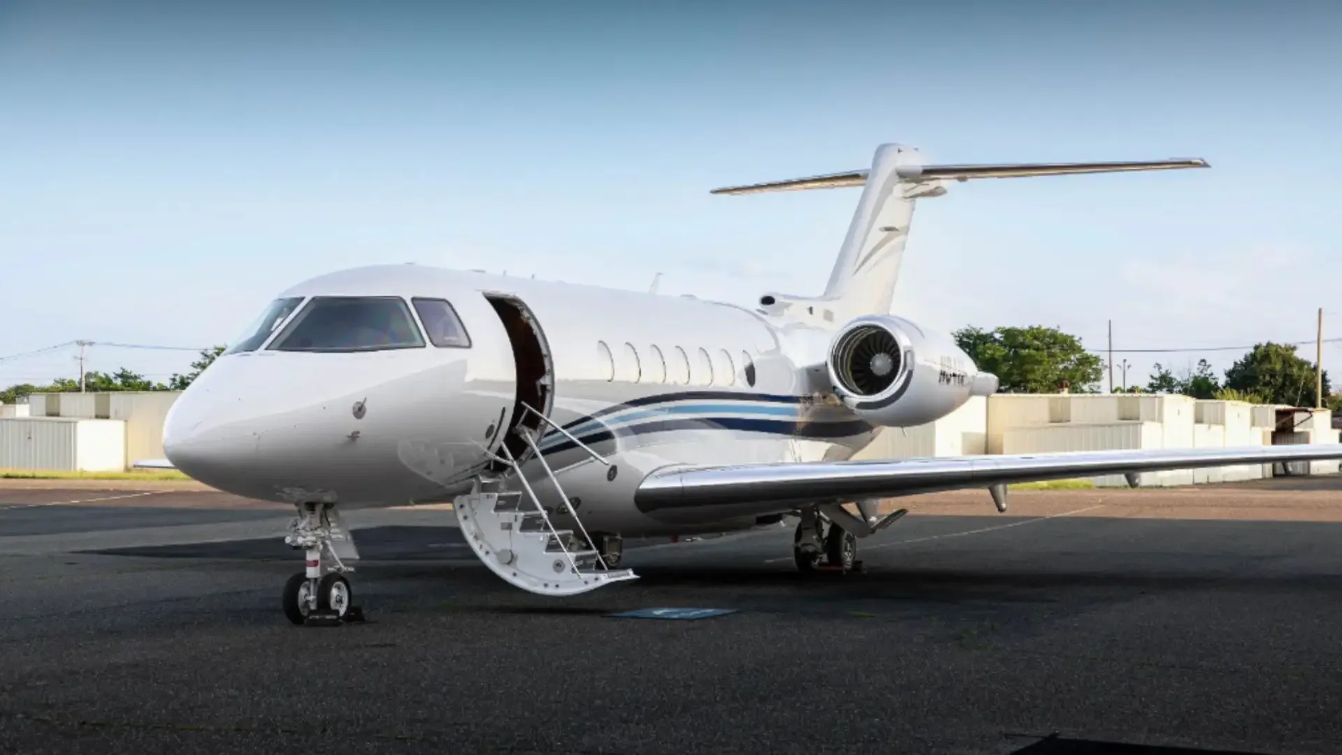 Hawker 4000