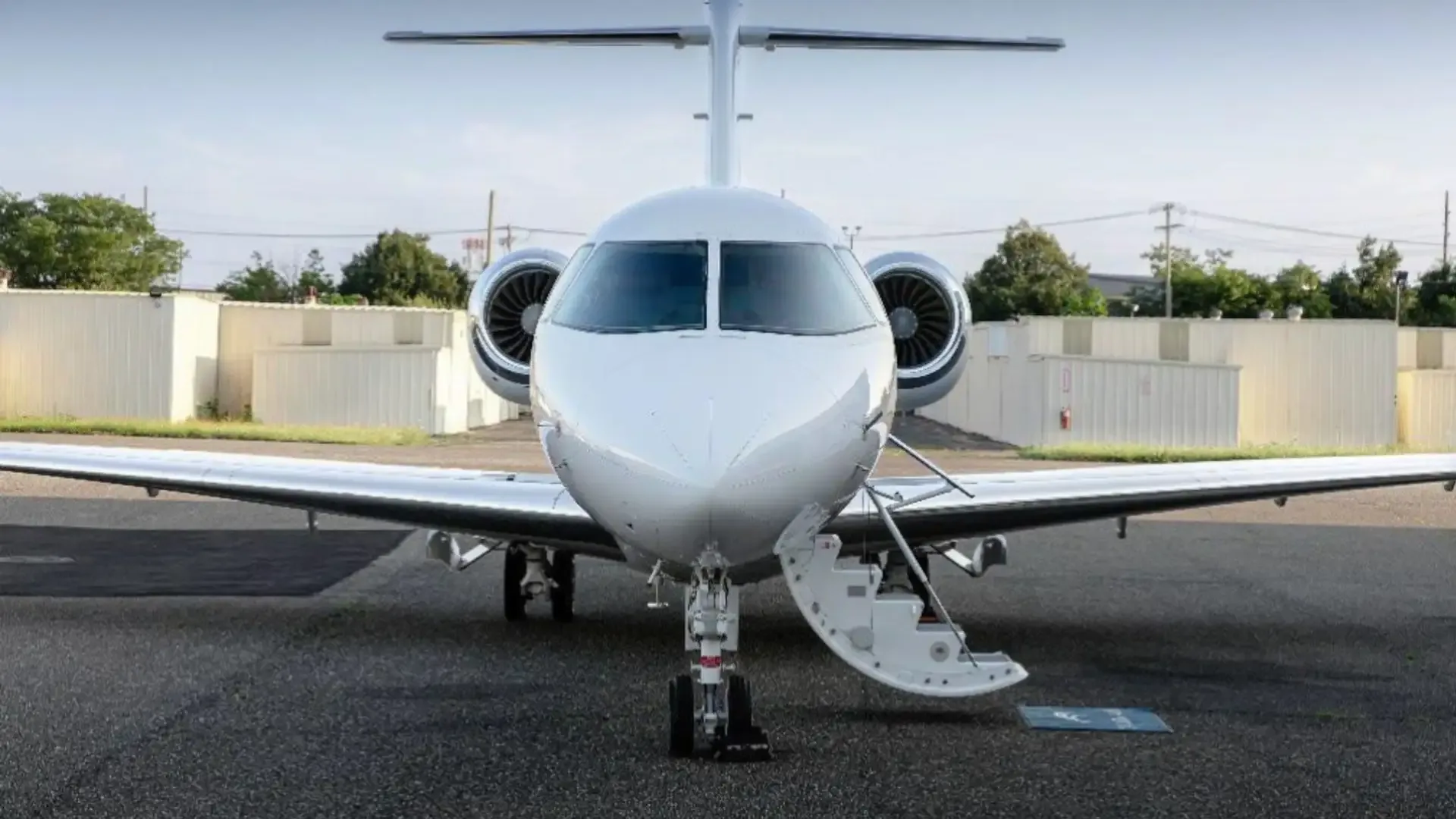 Exterior view of a Hawker 4000.