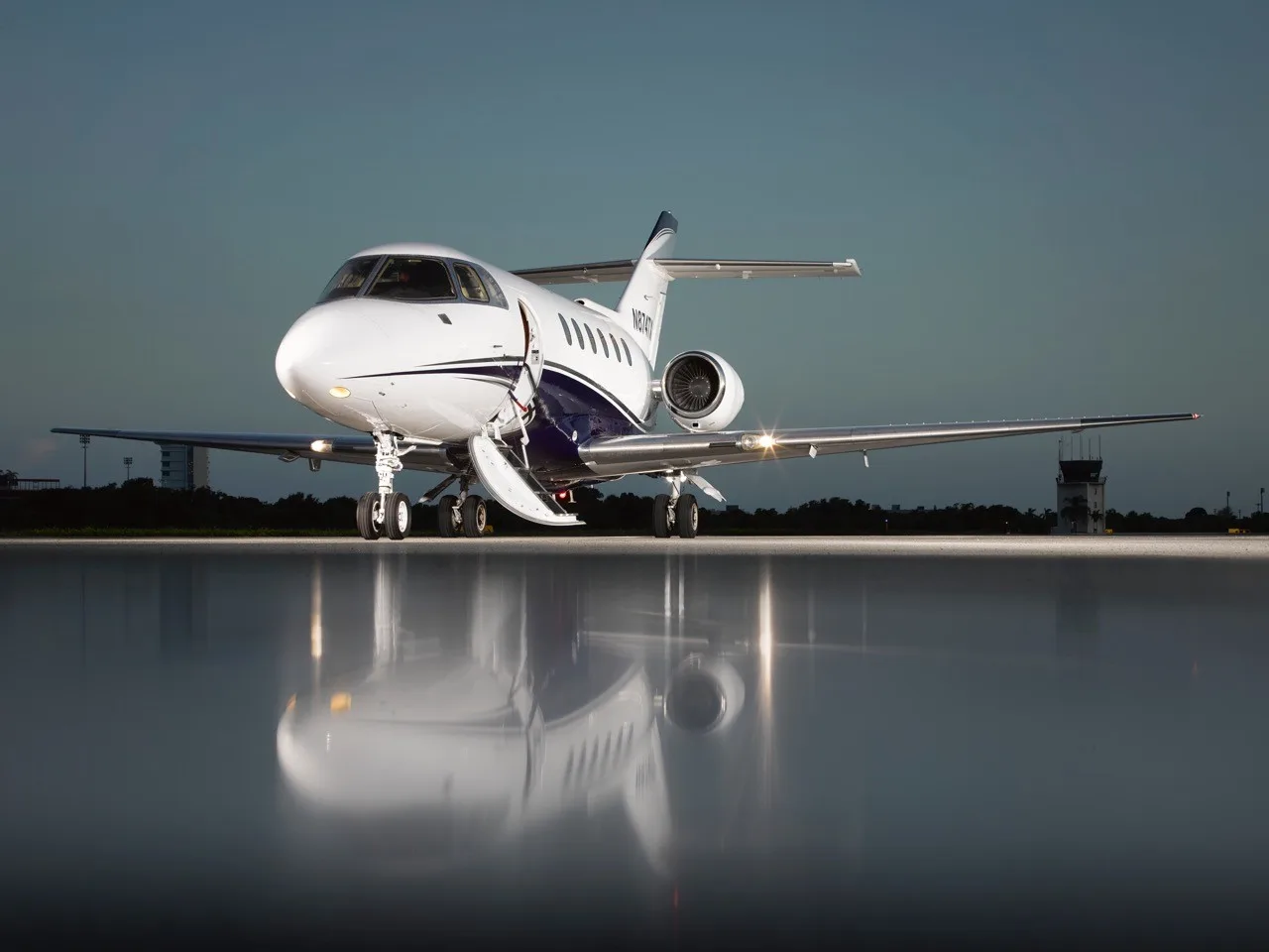 Exterior view of a 2005 Hawker 800xp.