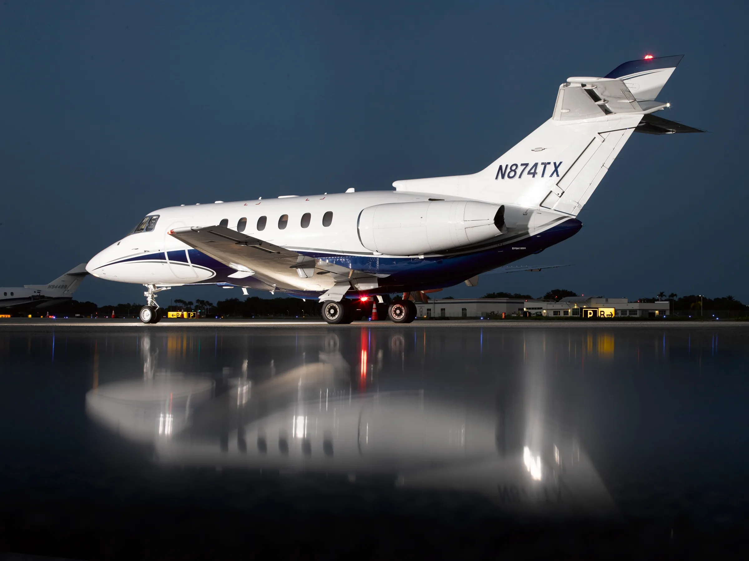 Exterior view of a 2005 Hawker 800xp.