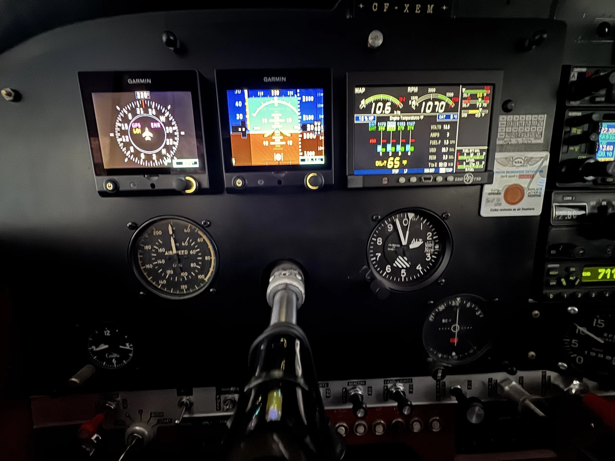 Avionics suite of a 1968 Cessna 172I.