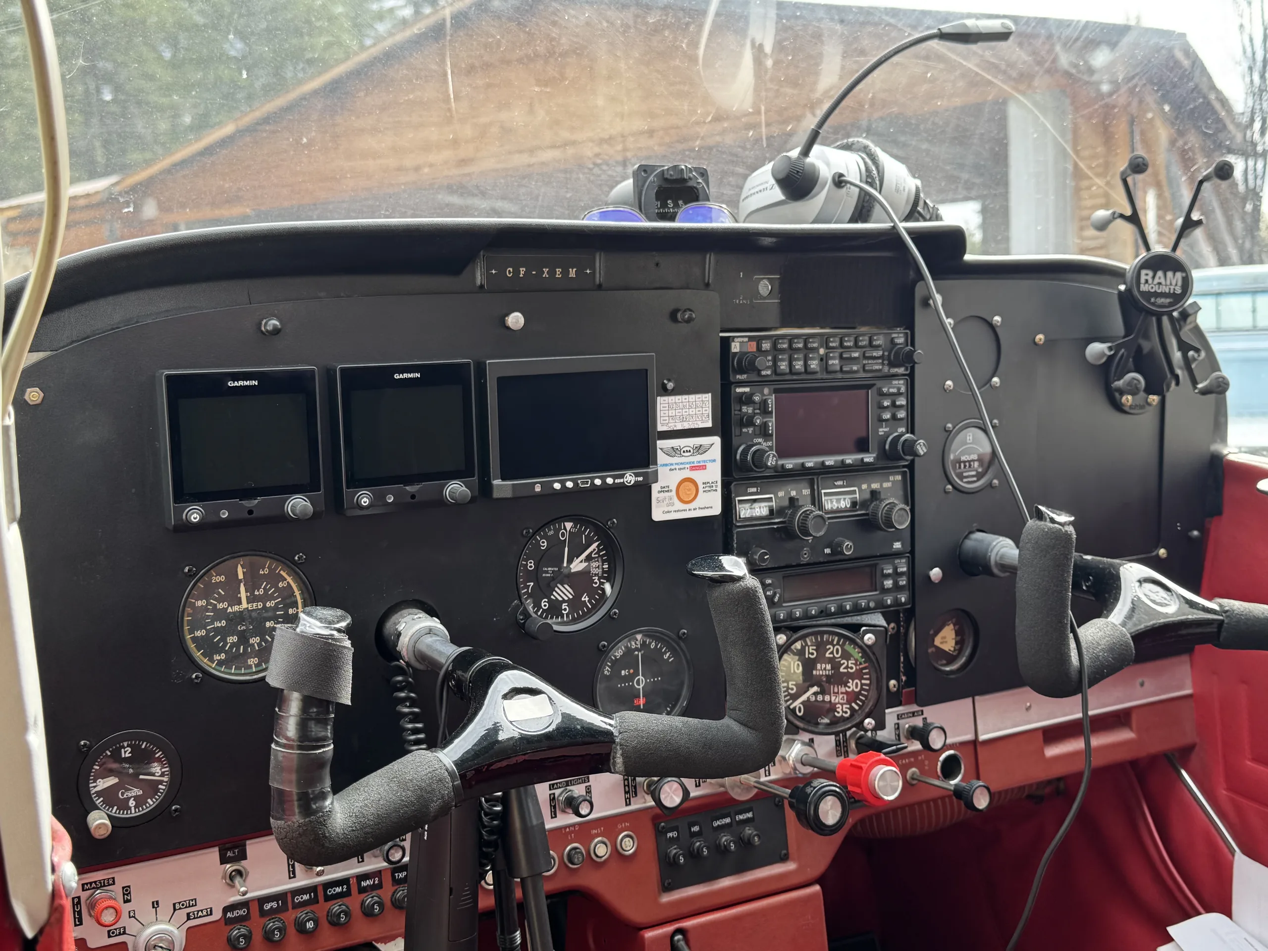 Cockpit and instrument panel of a 1968 Cessna 172I.