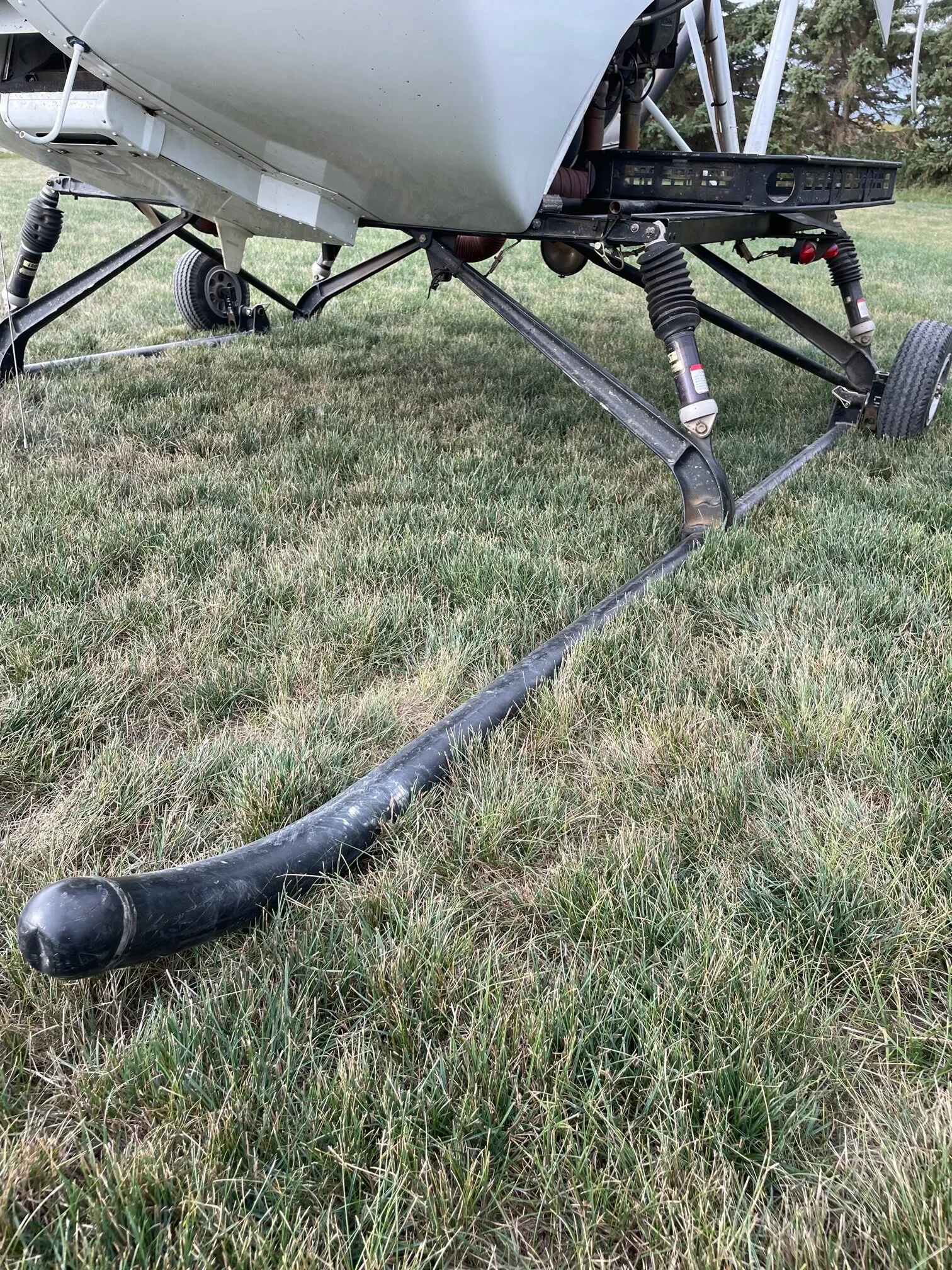 Exterior view of a 2000 Schweizer 269-1.