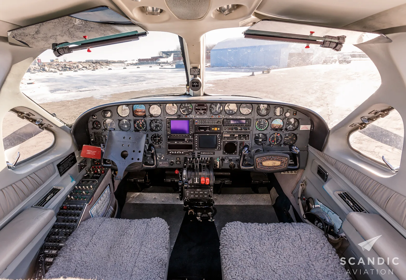 Cockpit and instrument panel of a 1976 Cessna 414 RAM VI – 1976.
