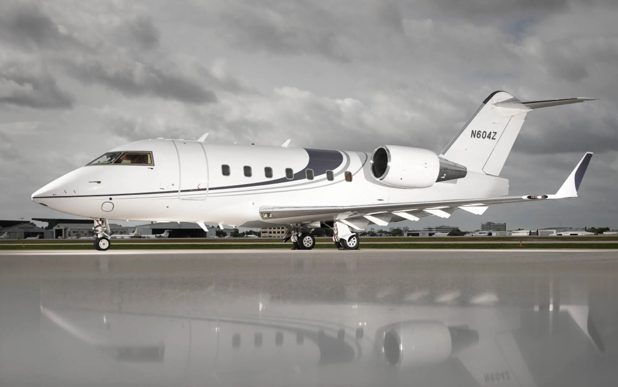 Exterior view of a 2001 Bombardier Challenger 604, N604Z.