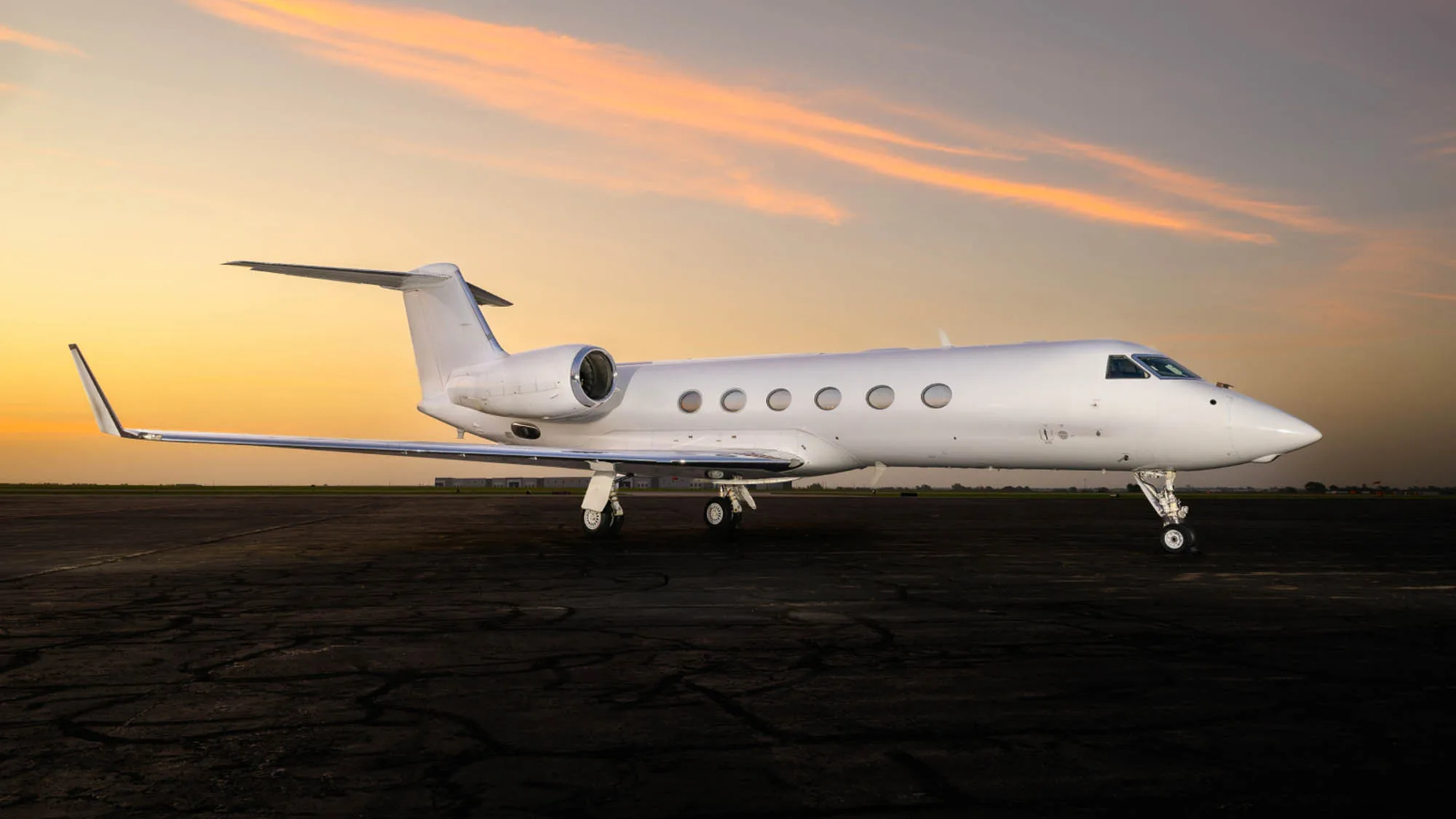 Exterior view of a 2007 Gulfstream G450, N455ND.