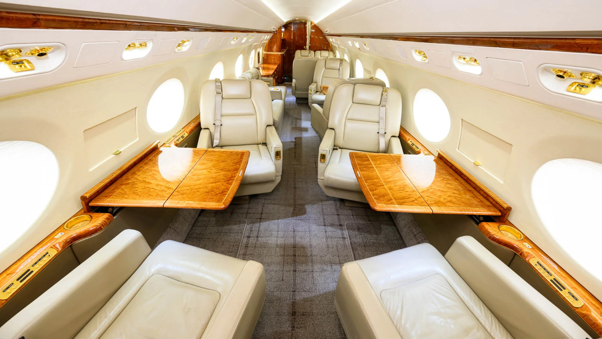 Cabin interior of a 2007 Gulfstream G450.