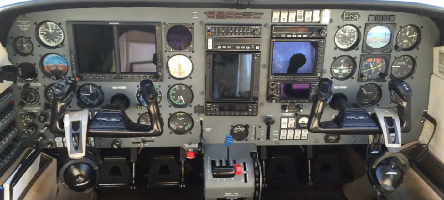 Cockpit and instrument panel of a 1986 Piper malibu pa46 310p.