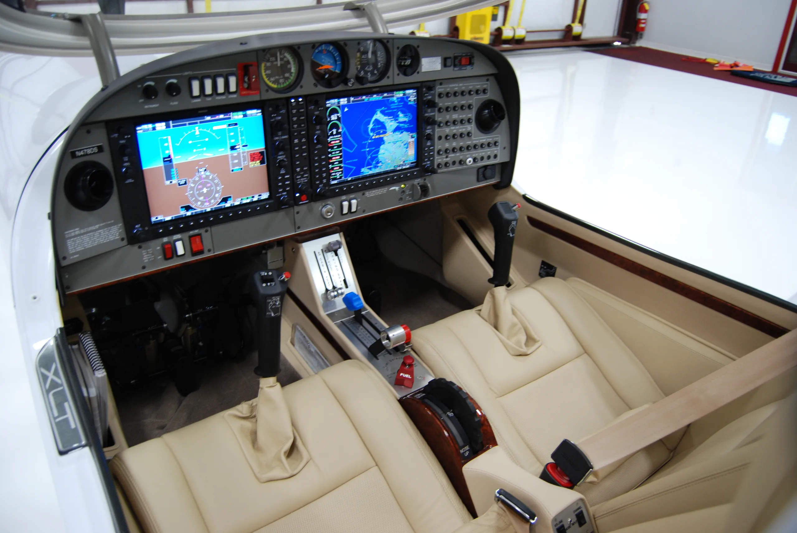 Cockpit and instrument panel of a Diamond da40 xlt.