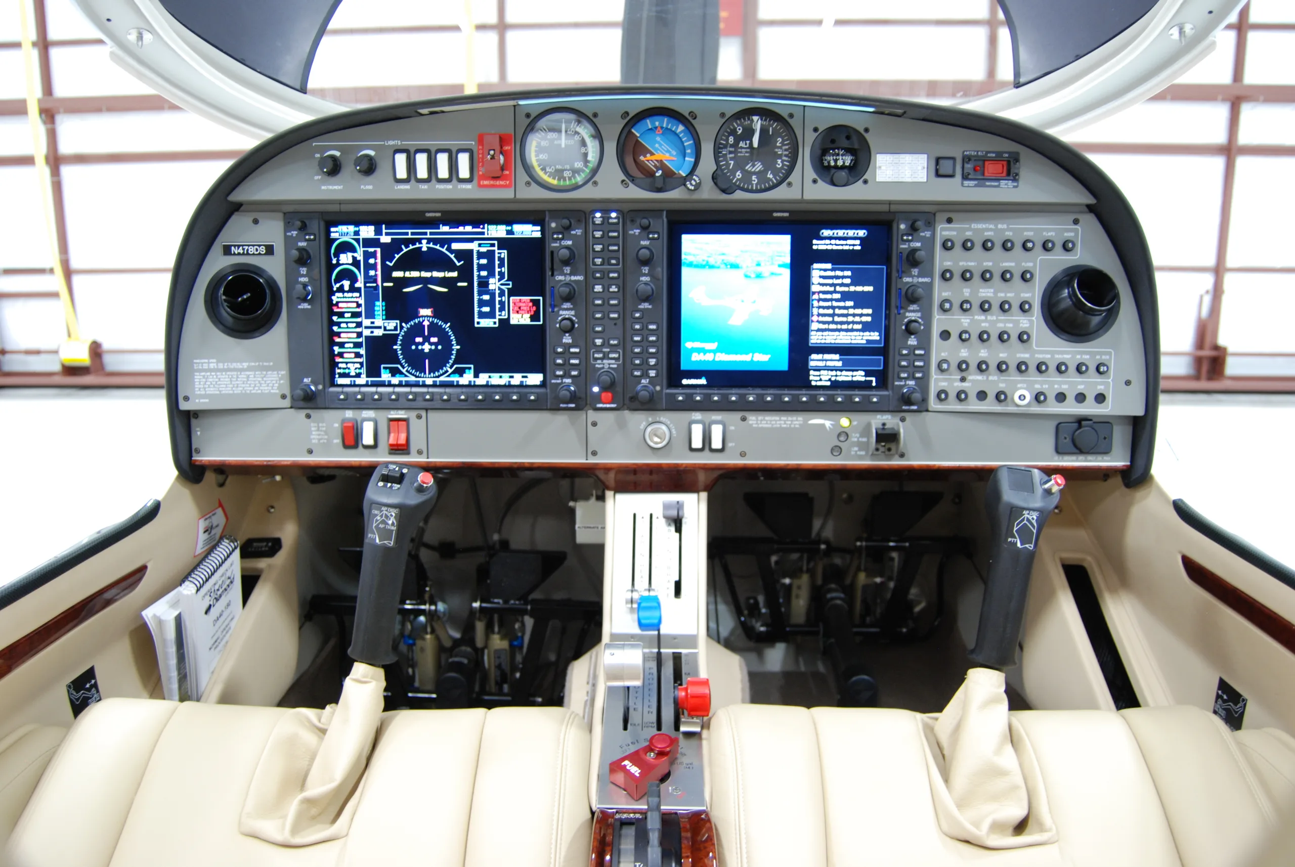 Cockpit and instrument panel of a Diamond da40 xlt.