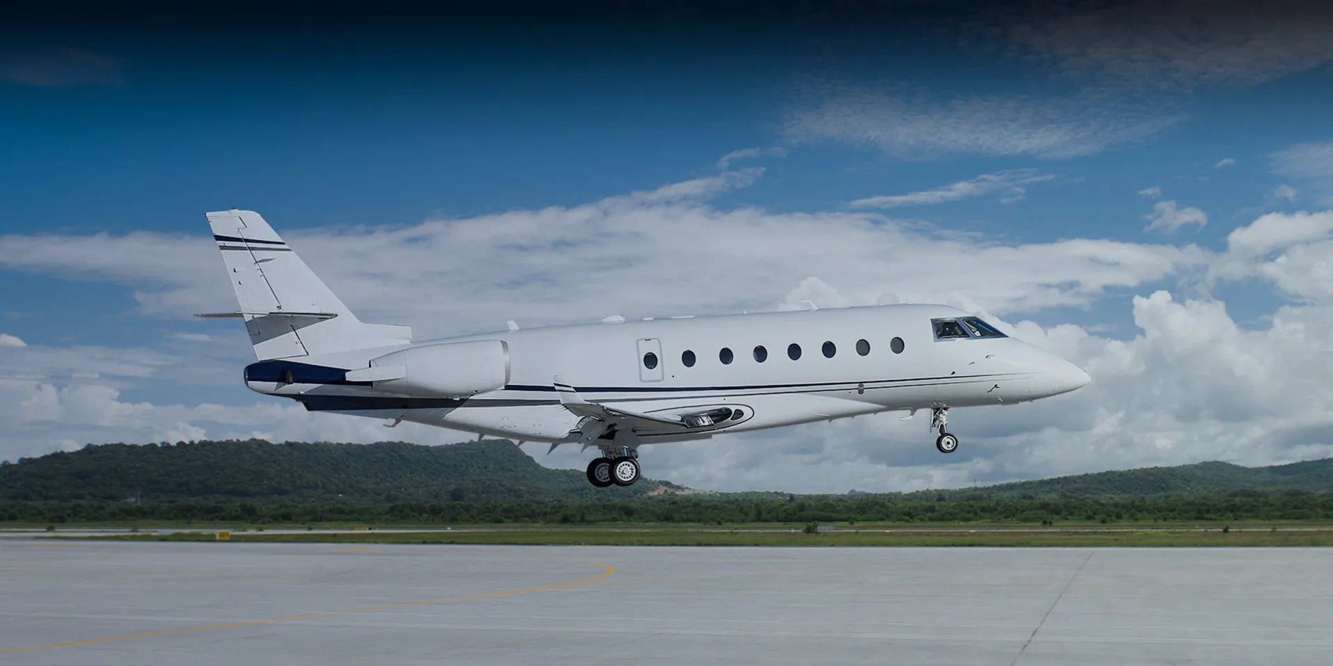 Exterior view of a 2001 Gulfstream G200, C-GALO.