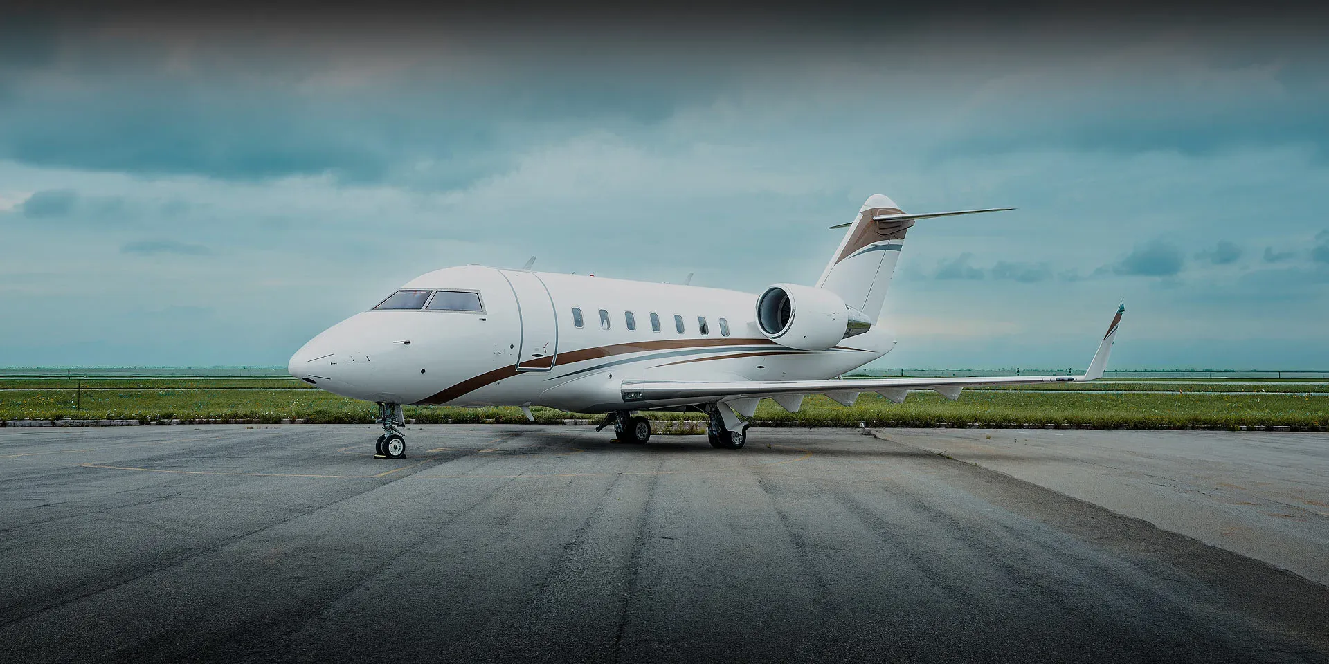 Exterior view of a 2007 Bombardier Challenger 605.