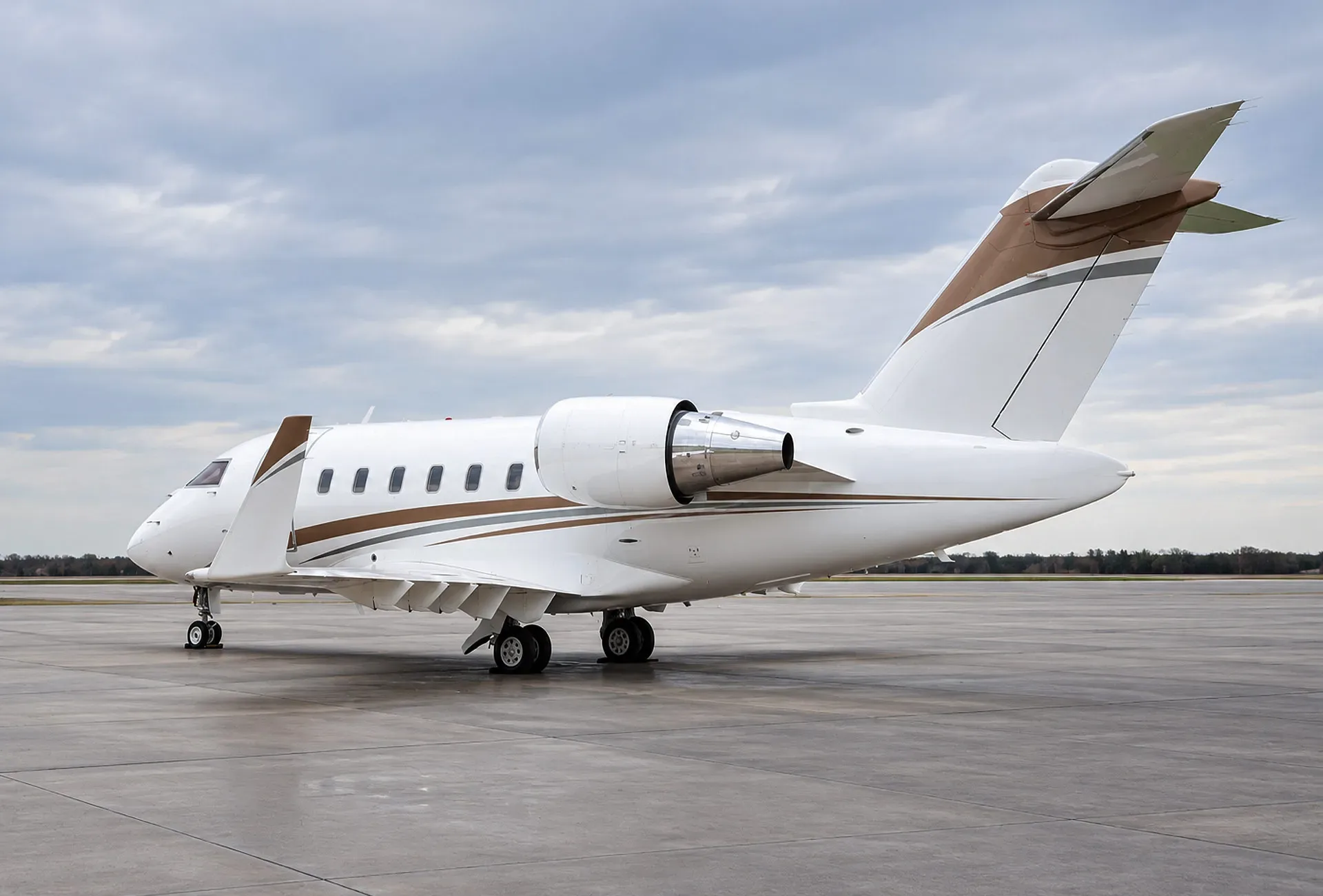 Exterior view of a 2007 Bombardier Challenger 605.