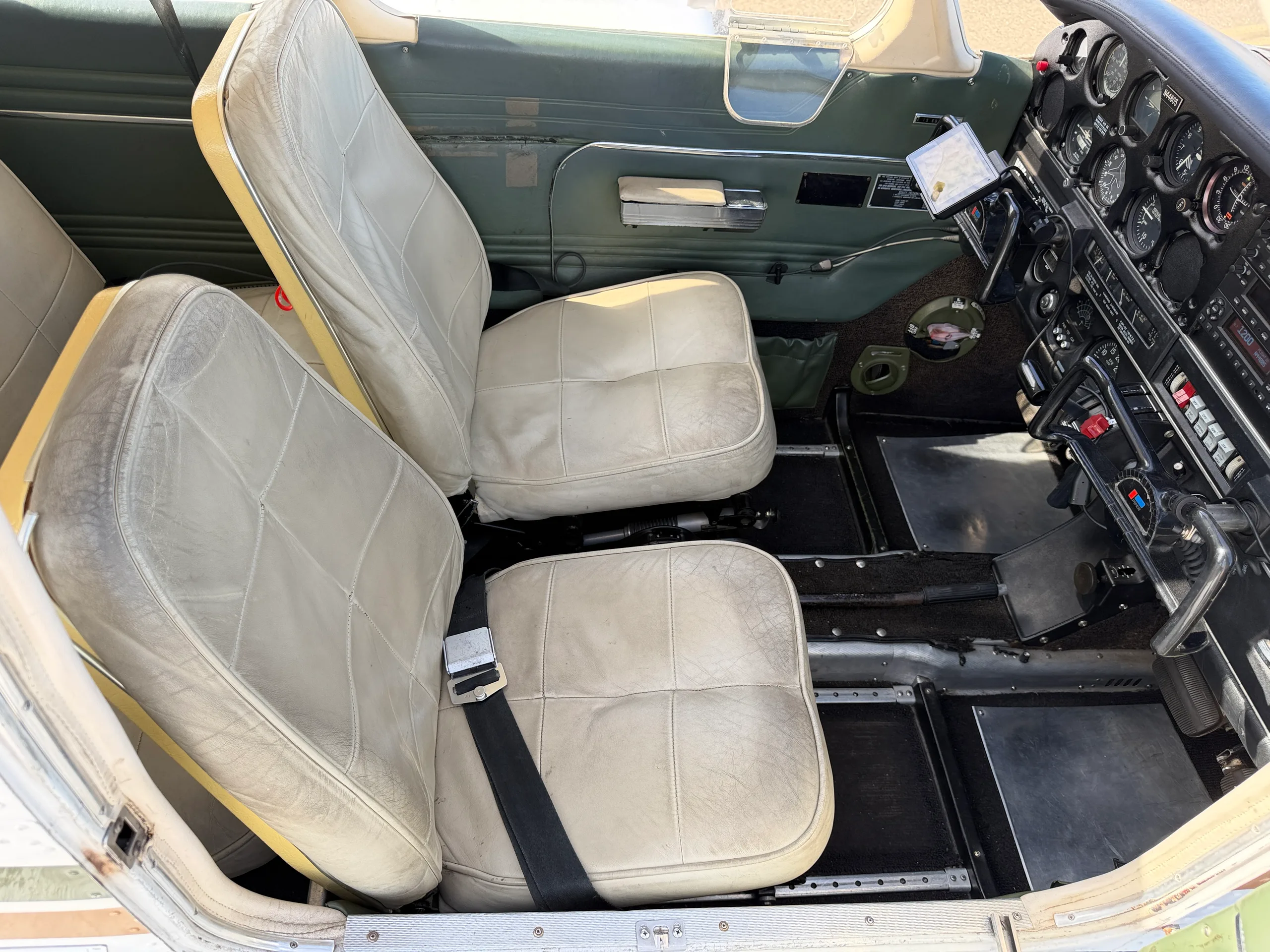 Cabin interior of a 1974 Piper Cherokee PA-28-140/160 - $65,000 - N44805 (Local to Placerville).