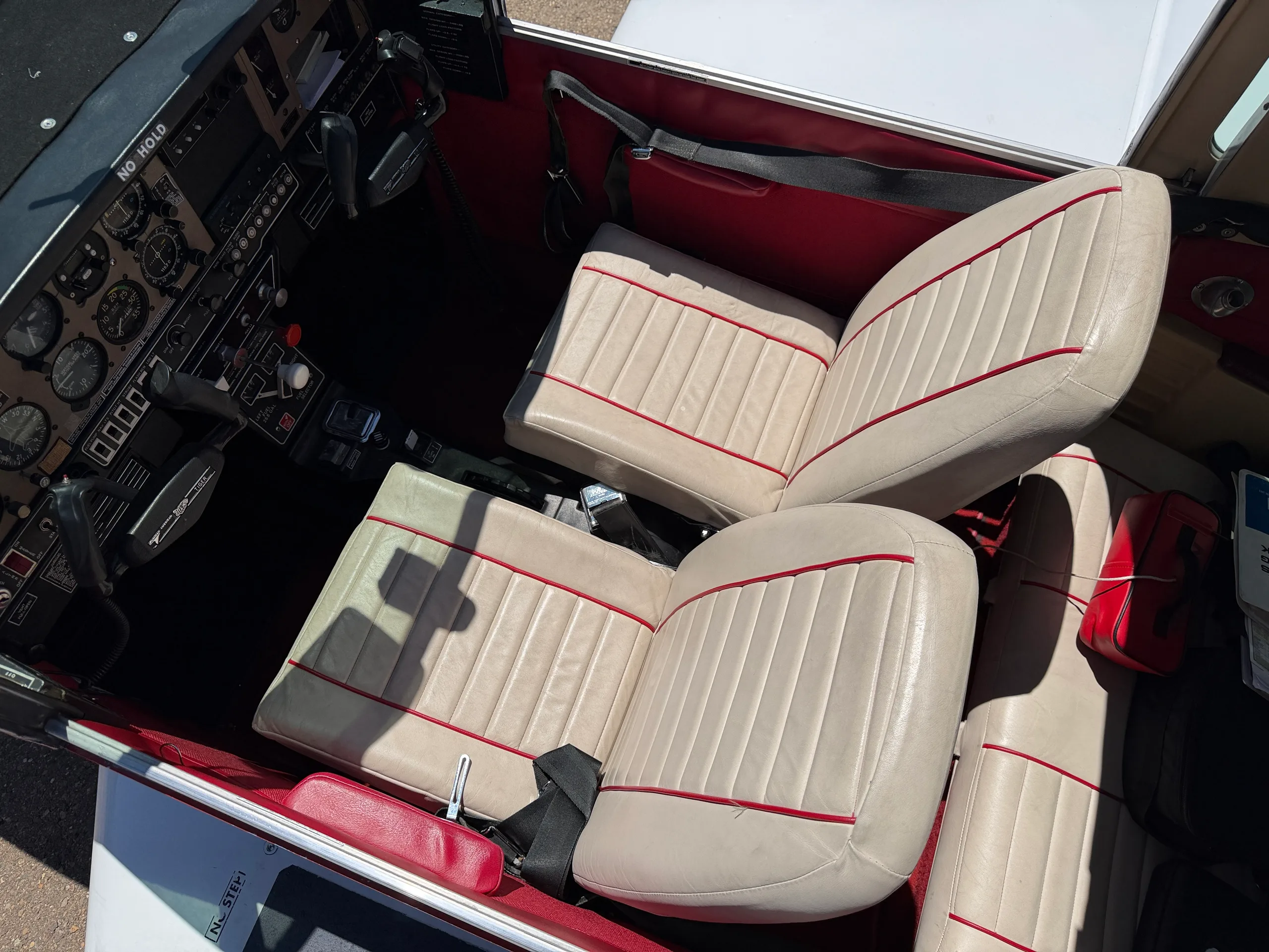 Cabin interior of a 1979 Grumman American Tiger AA5B - $119,500 - N4534D (Here at Placerville).