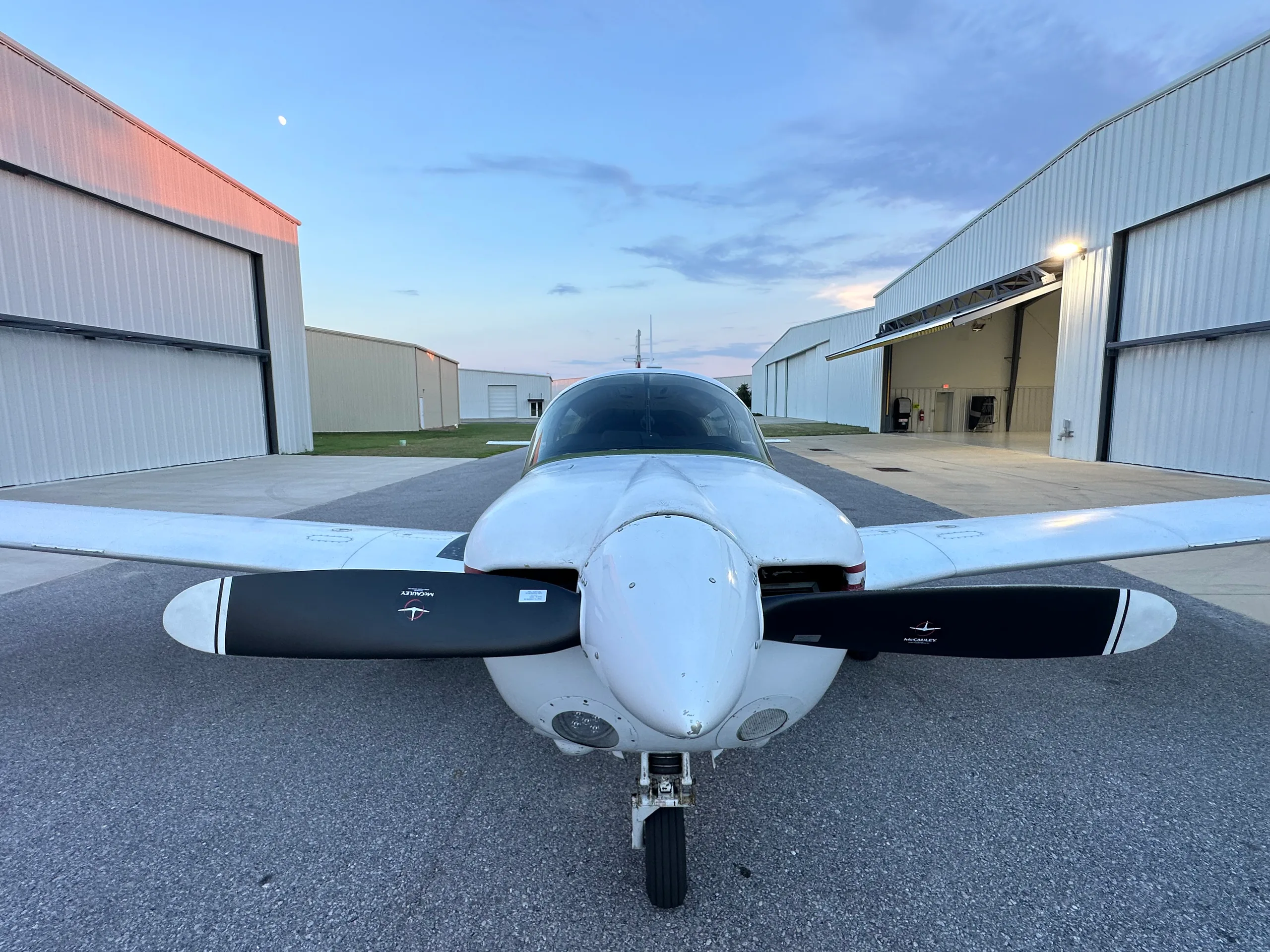 Cabin interior of a 1981 Mooney M20J "201" - $219,000 - N4064H (Florida).