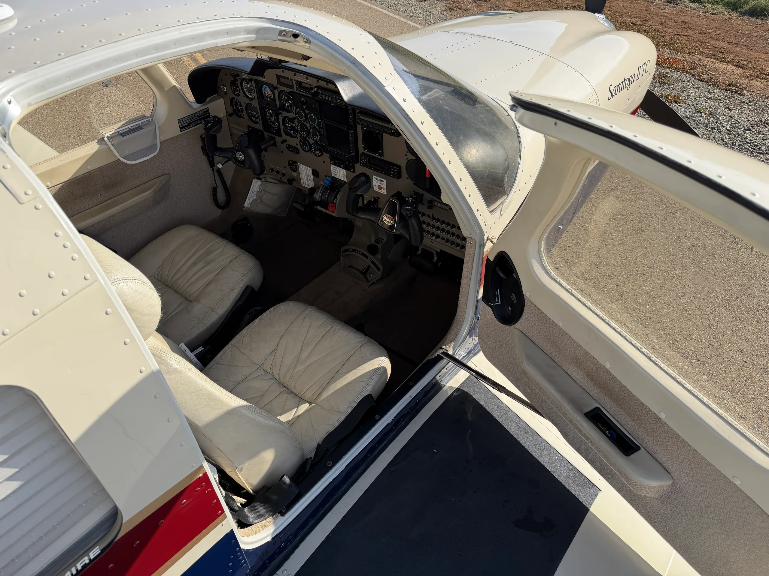 Cockpit and instrument panel of a 2000 Piper Turbo Saratoga II - $349,000 - N965BJ (Nevada).
