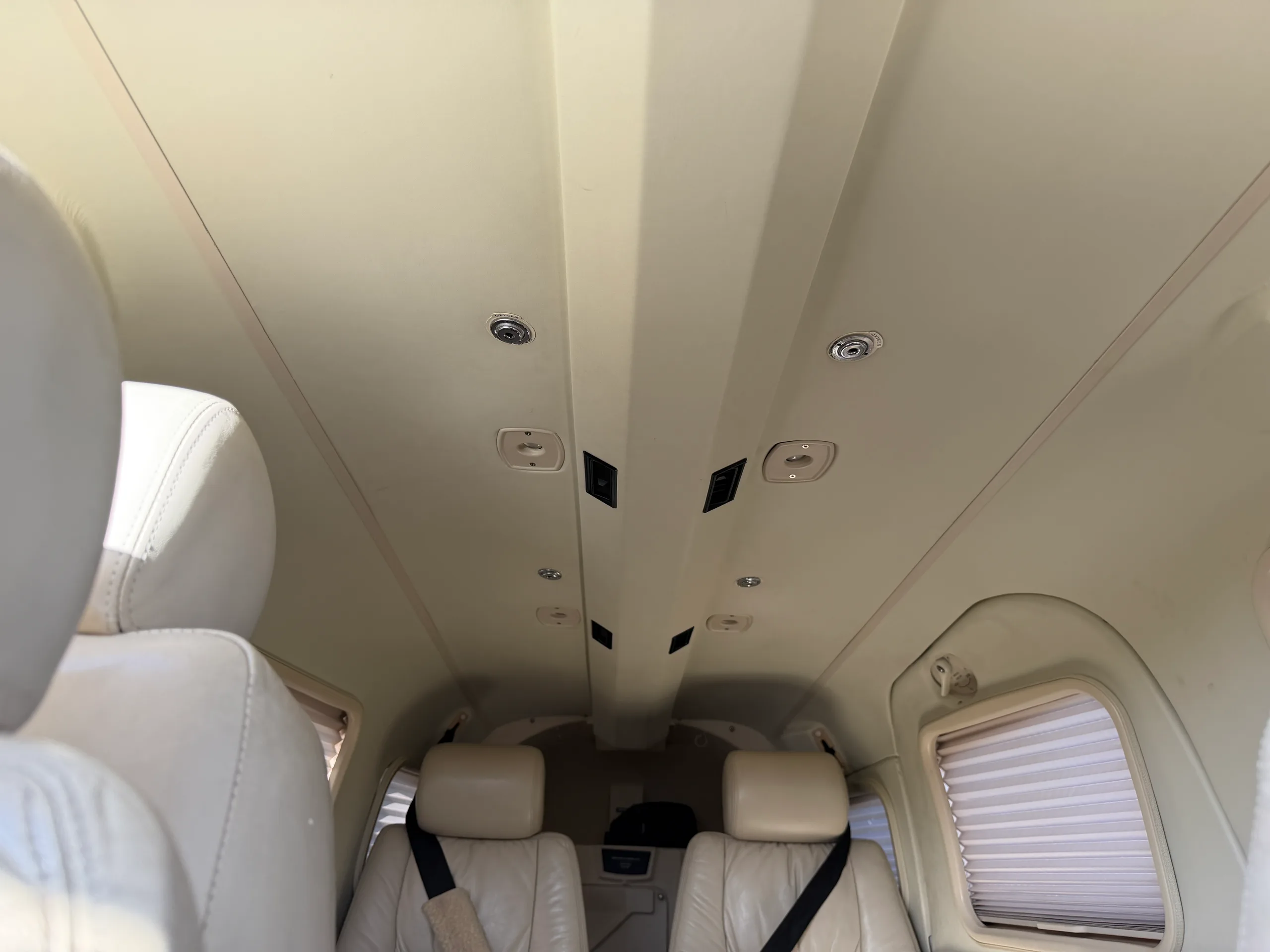 Cabin interior of a 2000 Piper Turbo Saratoga II - $349,000 - N965BJ (Nevada).