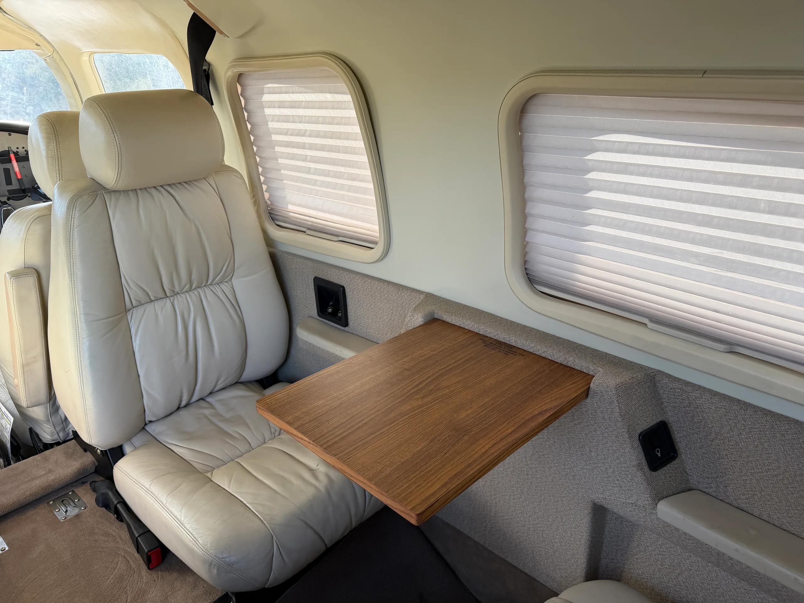 Cabin interior of a 2000 Piper Turbo Saratoga II - $349,000 - N965BJ (Nevada).