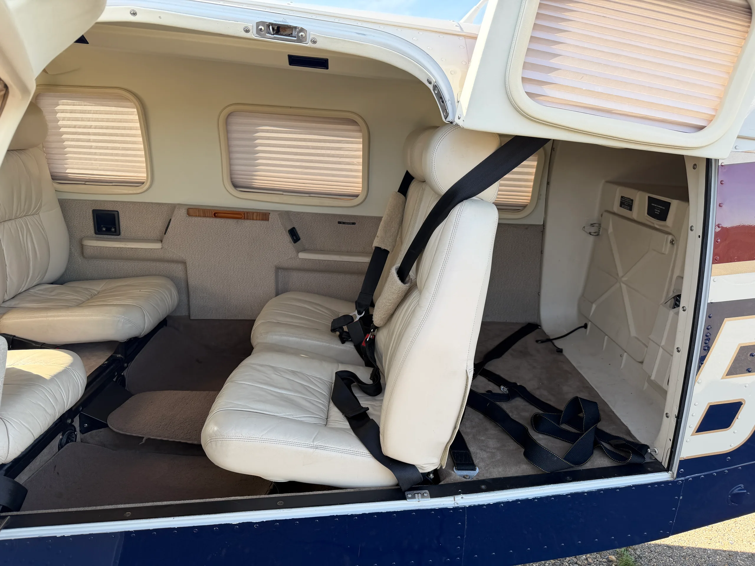 Cabin interior of a 2000 Piper Turbo Saratoga II - $349,000 - N965BJ (Nevada).