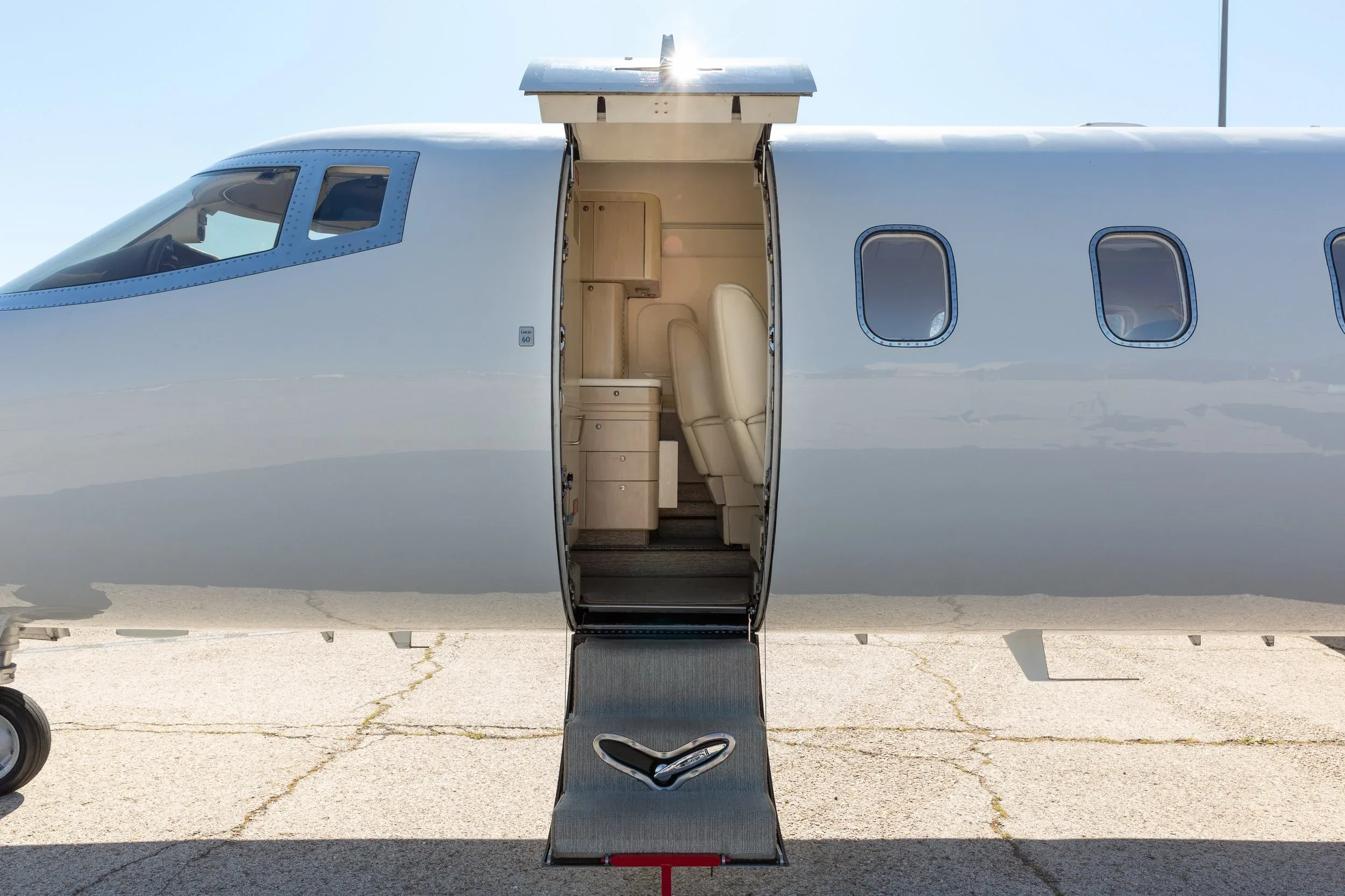 Exterior view of a 1994 Learjet 60 — SmartJets.