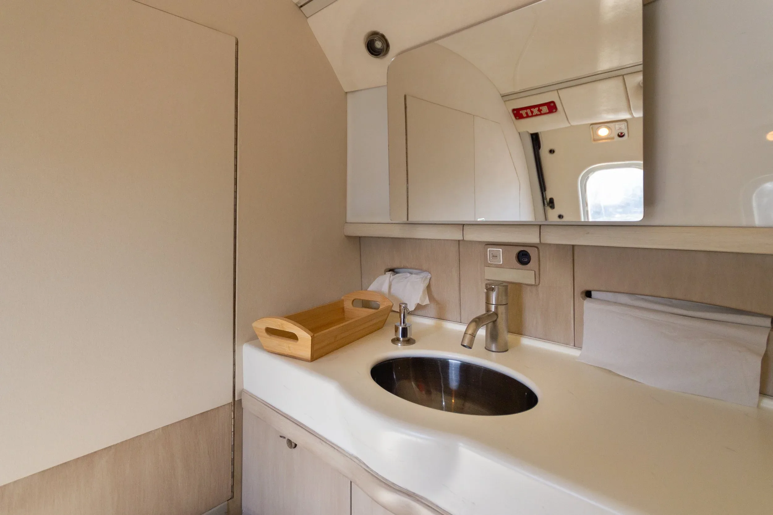 Cabin interior of a 1994 Learjet 60 — SmartJets.