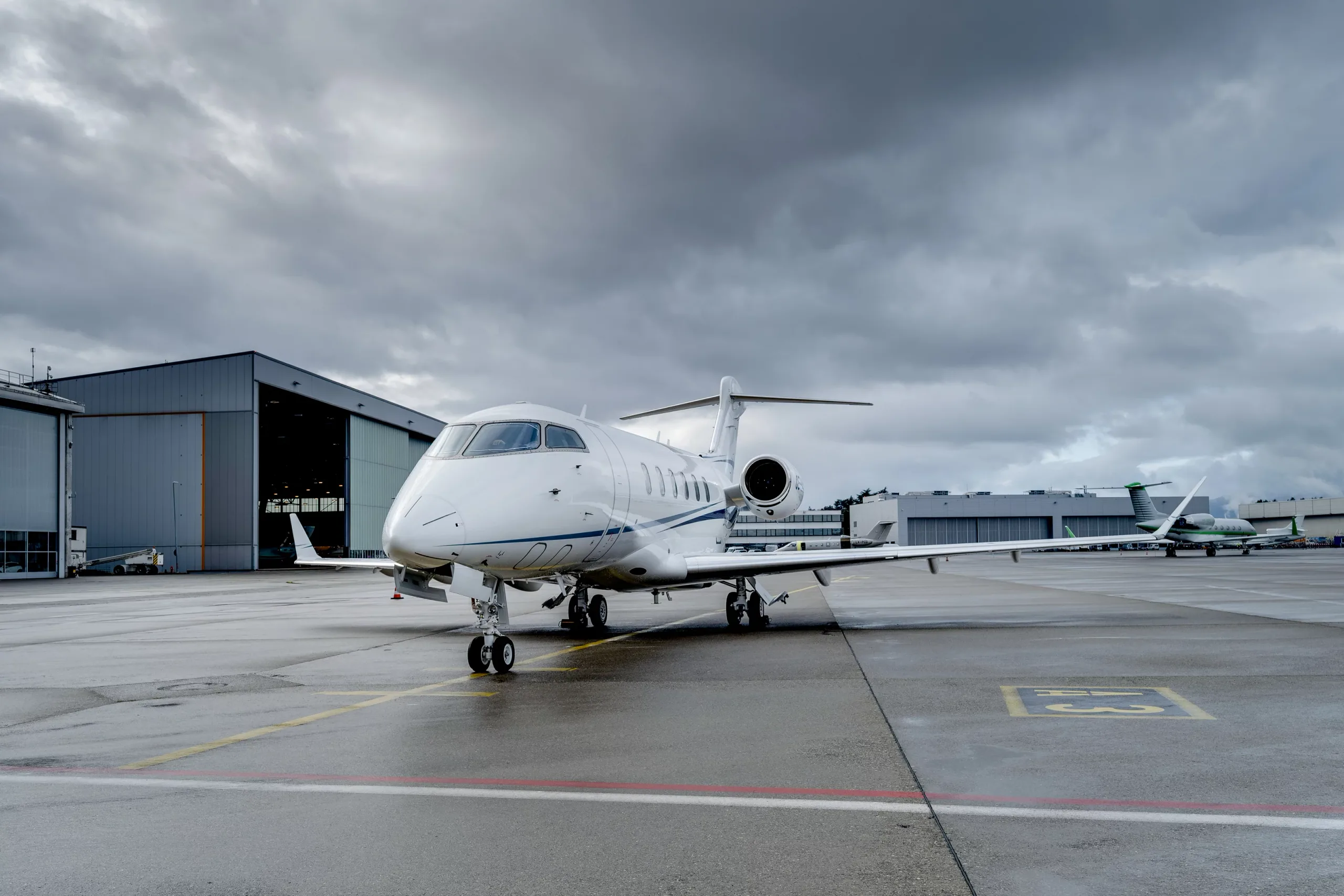 Exterior view of a Bombardier Challenger 350 –, OE-HAA.