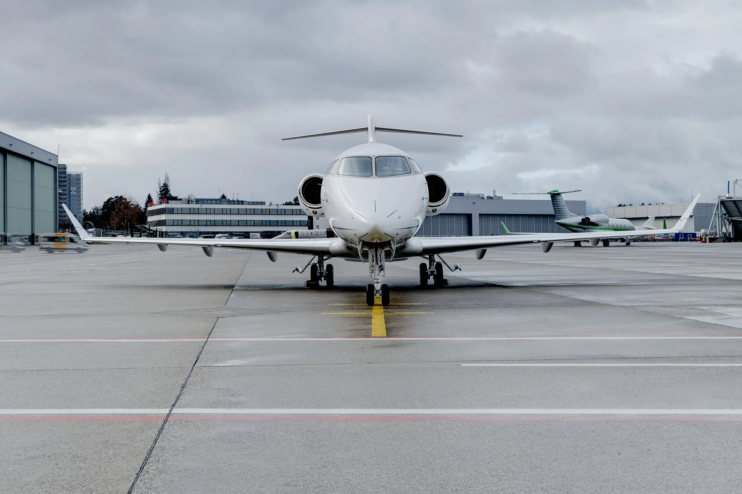 Exterior view of a Bombardier Challenger 350 –, OE-HAA.