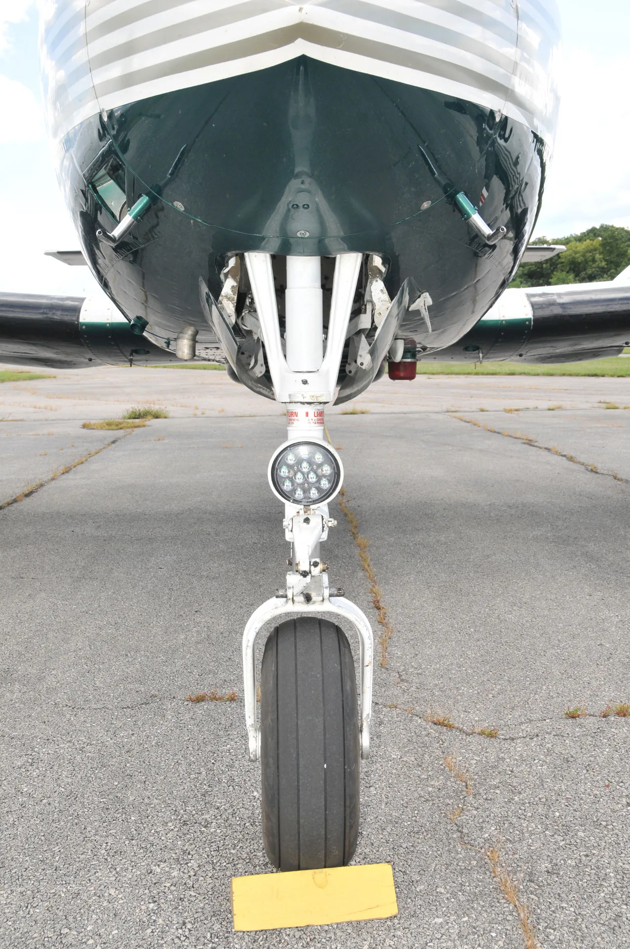 Engine detail of a 1977 Cessna 340A | TAS Aviation.