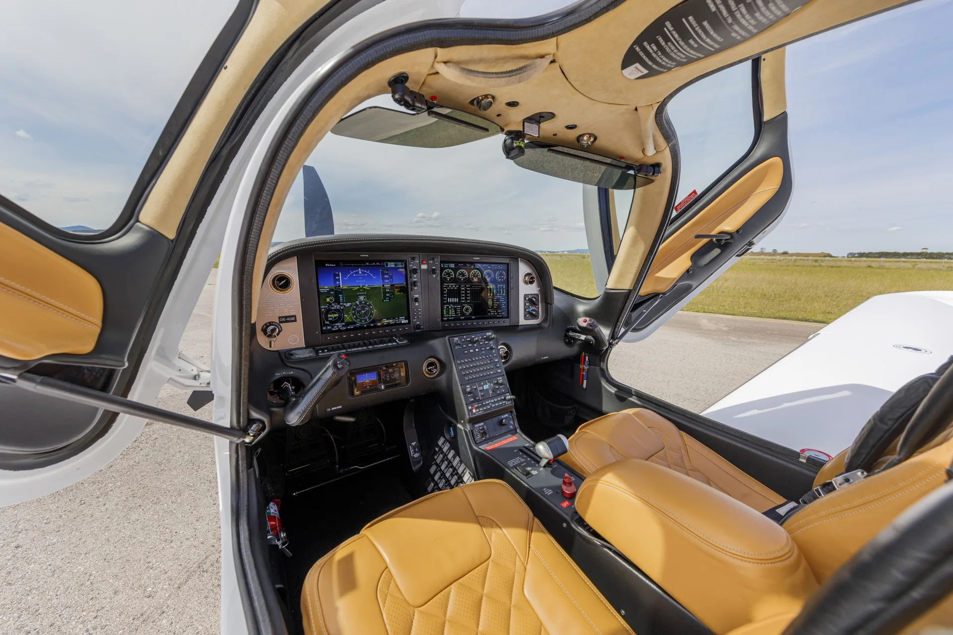 Cabin interior of a 2018 Cirrus sr22t gts oe kge.