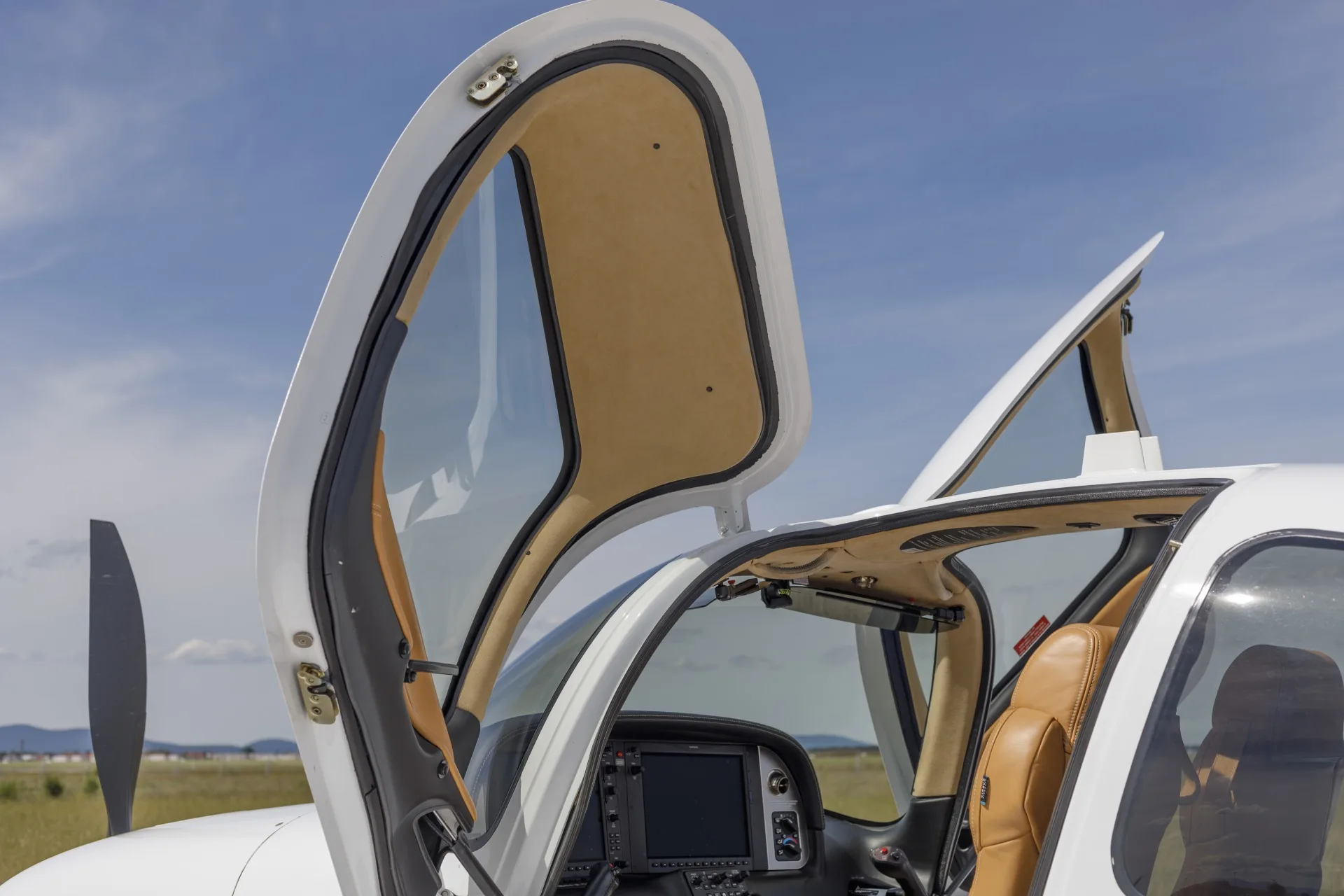 Cabin interior of a 2018 Cirrus sr22t gts oe kge.