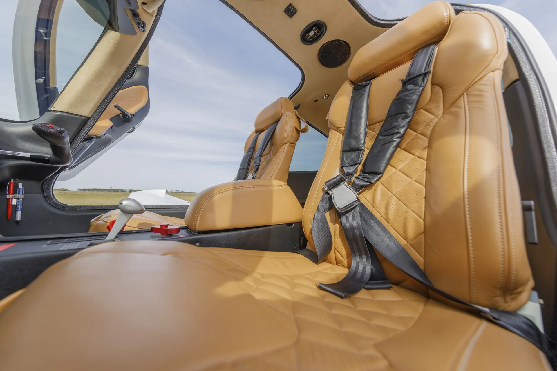 Cabin interior of a 2018 Cirrus sr22t gts oe kge.