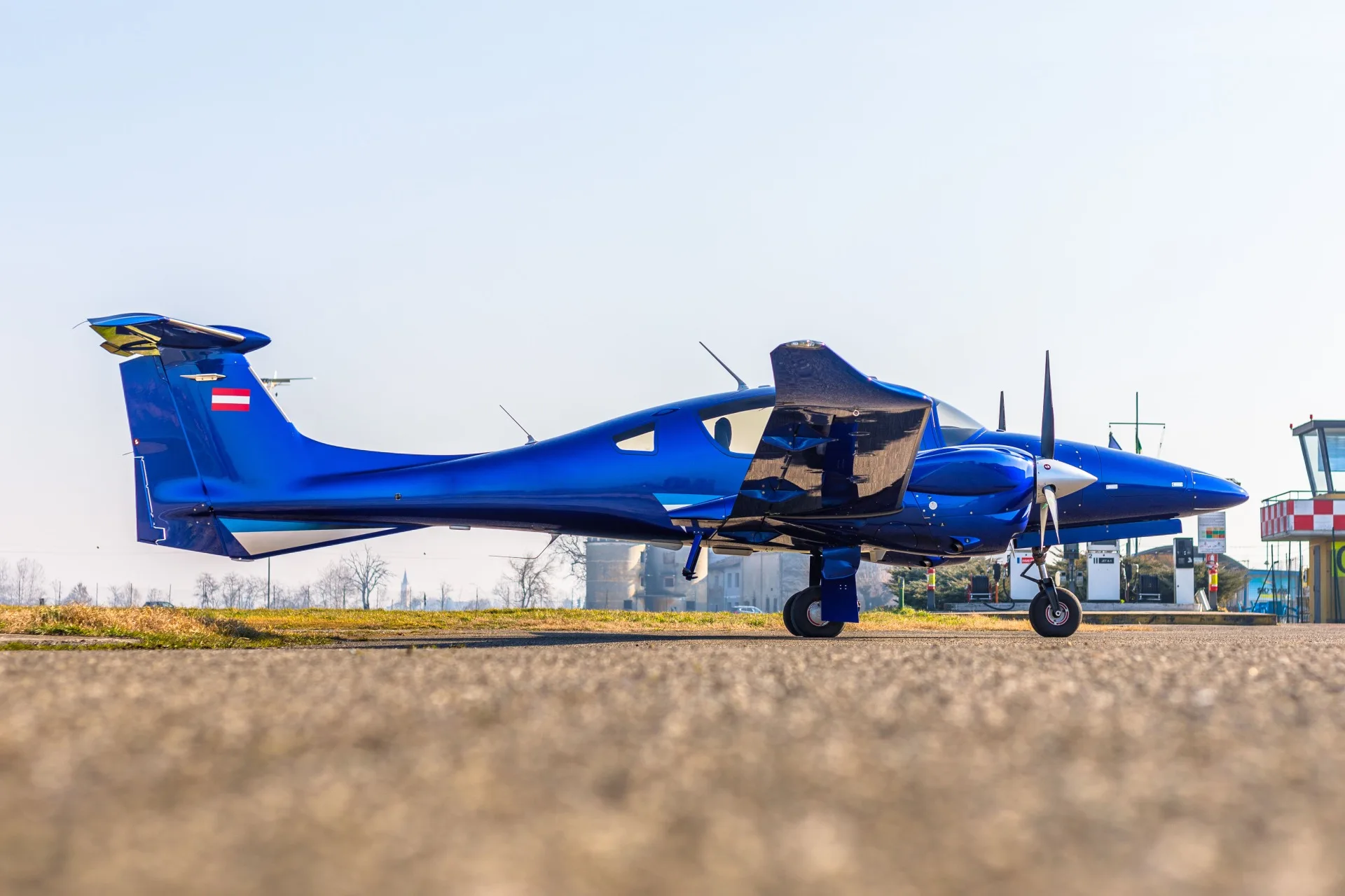 Exterior view of a 2018 Diamond da62 62 102 oe fsg.